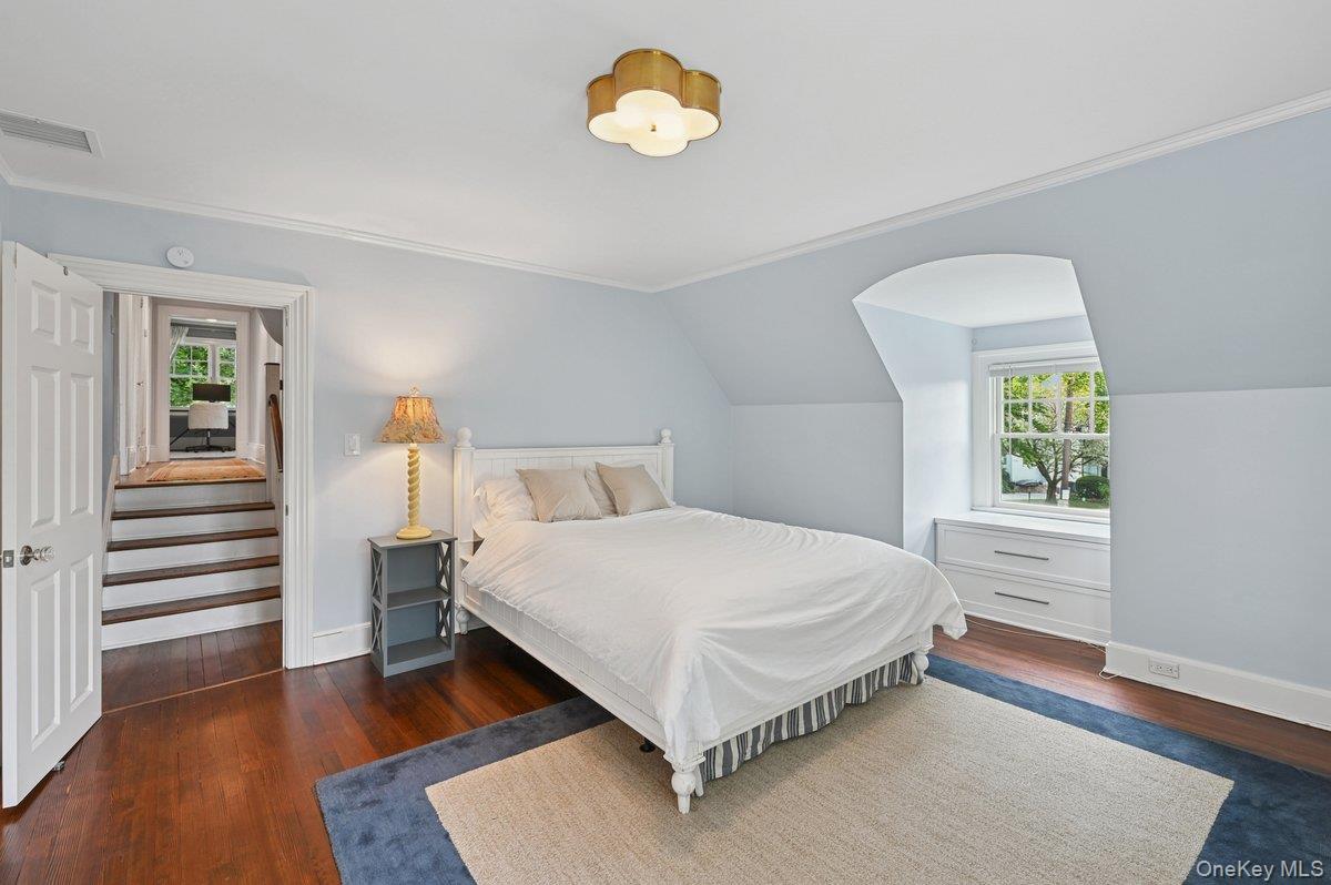 17 Deerfield Avenue, Eastchester, NY 10709