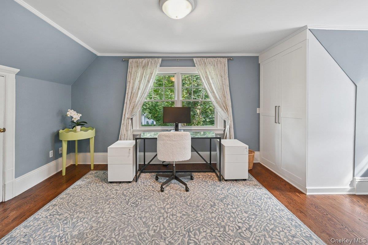 17 Deerfield Avenue, Eastchester, NY 10709