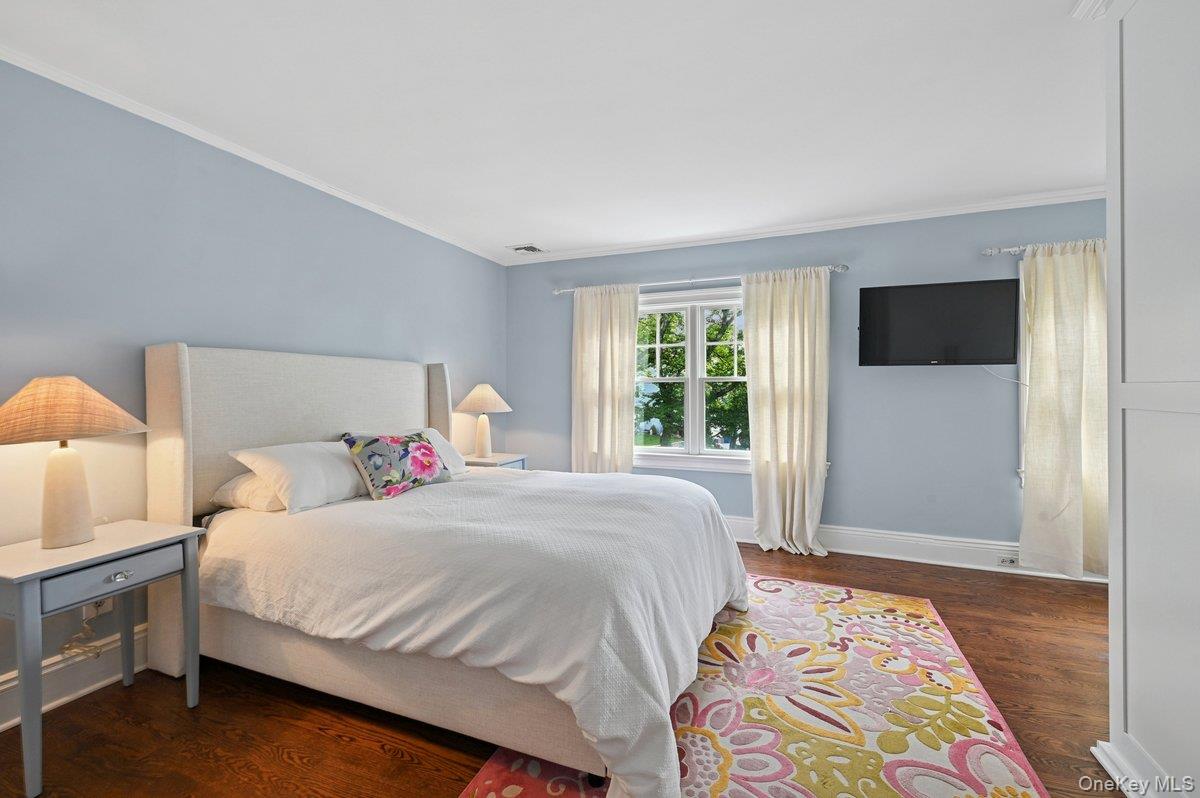 17 Deerfield Avenue, Eastchester, NY 10709