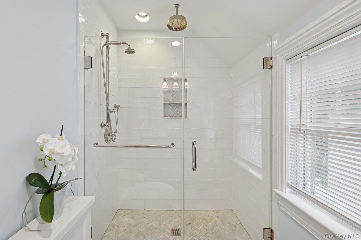 17 Deerfield Avenue, Eastchester, NY 10709