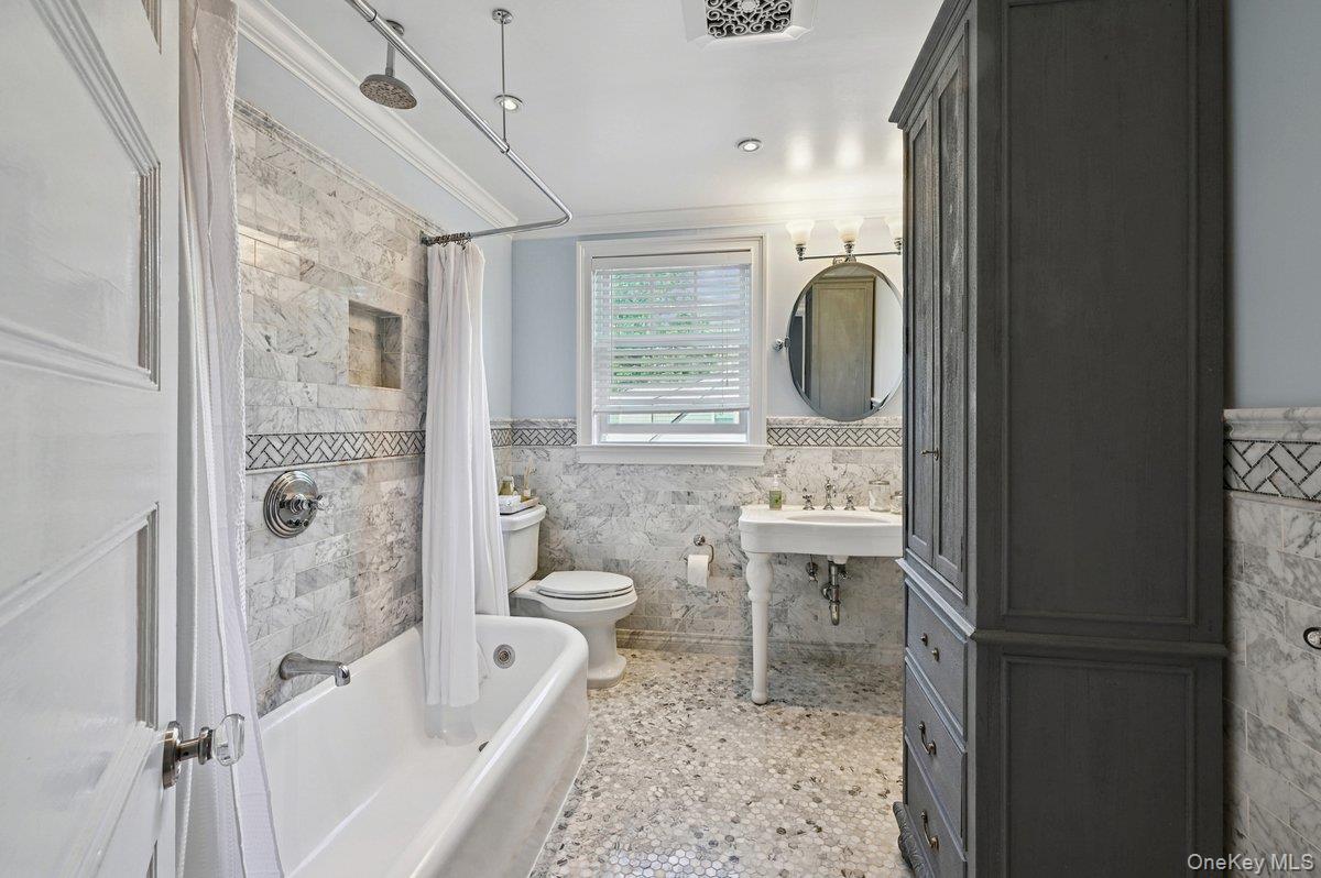 17 Deerfield Avenue, Eastchester, NY 10709