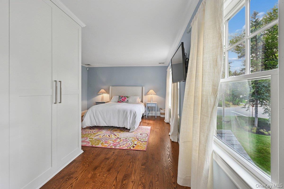 17 Deerfield Avenue, Eastchester, NY 10709