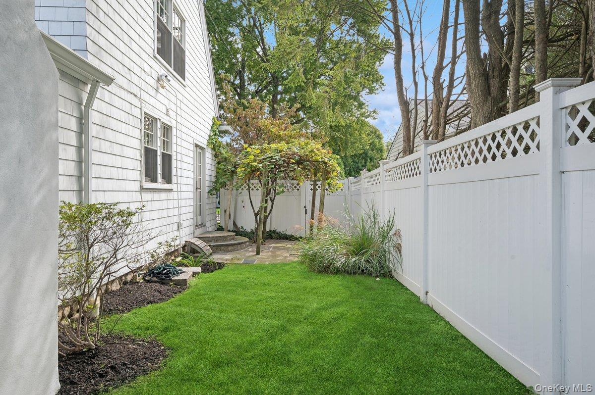 17 Deerfield Avenue, Eastchester, NY 10709