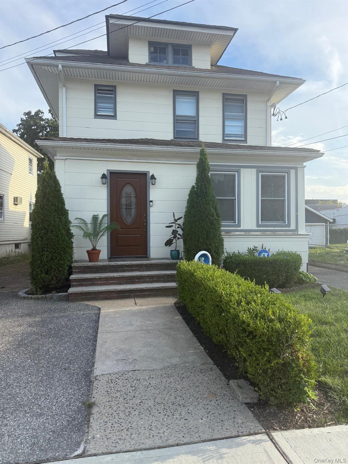 22 Devine Street, Lynbrook, NY 11563