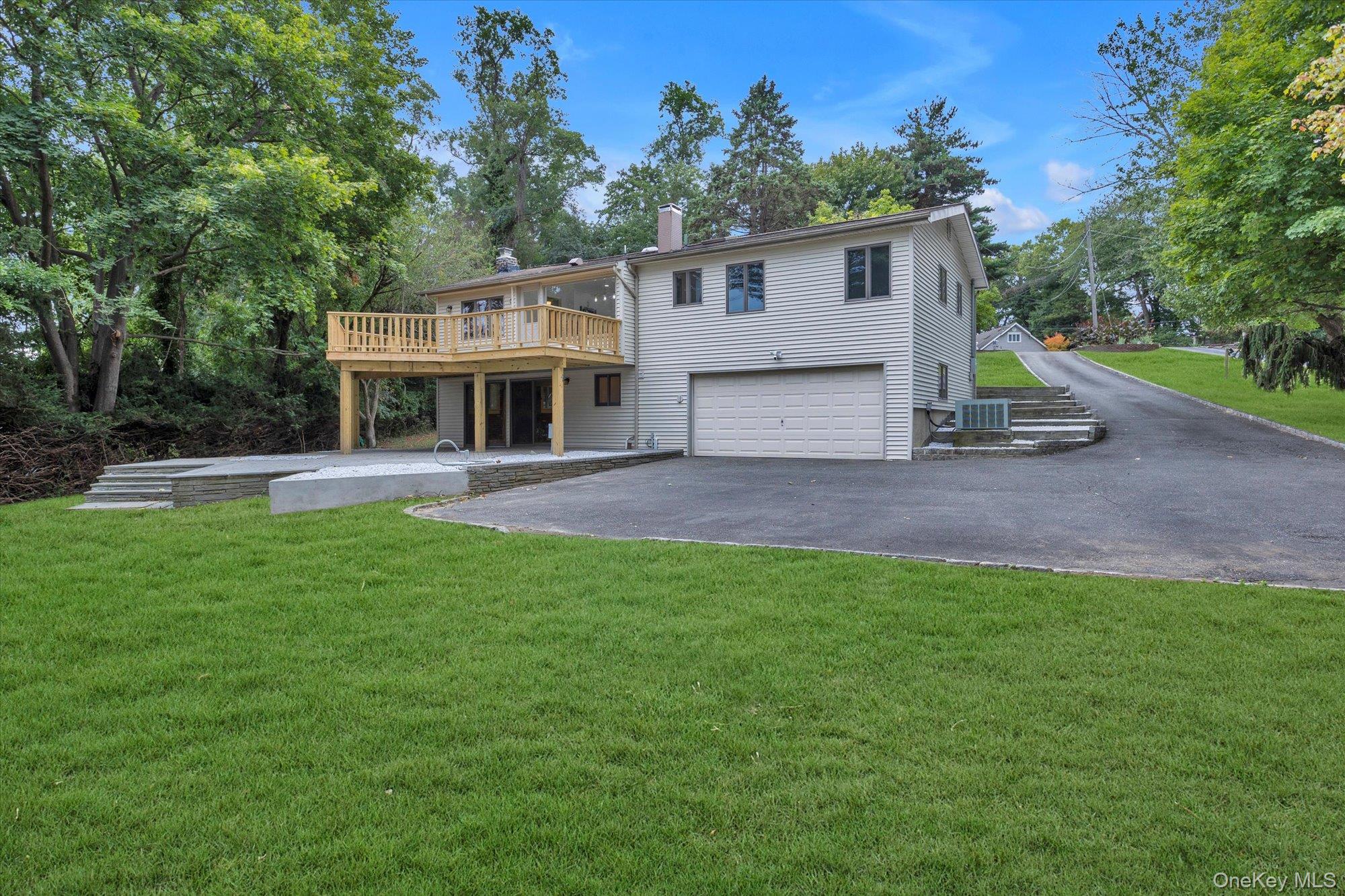 385 Salem Court, Hauppauge, NY 11788