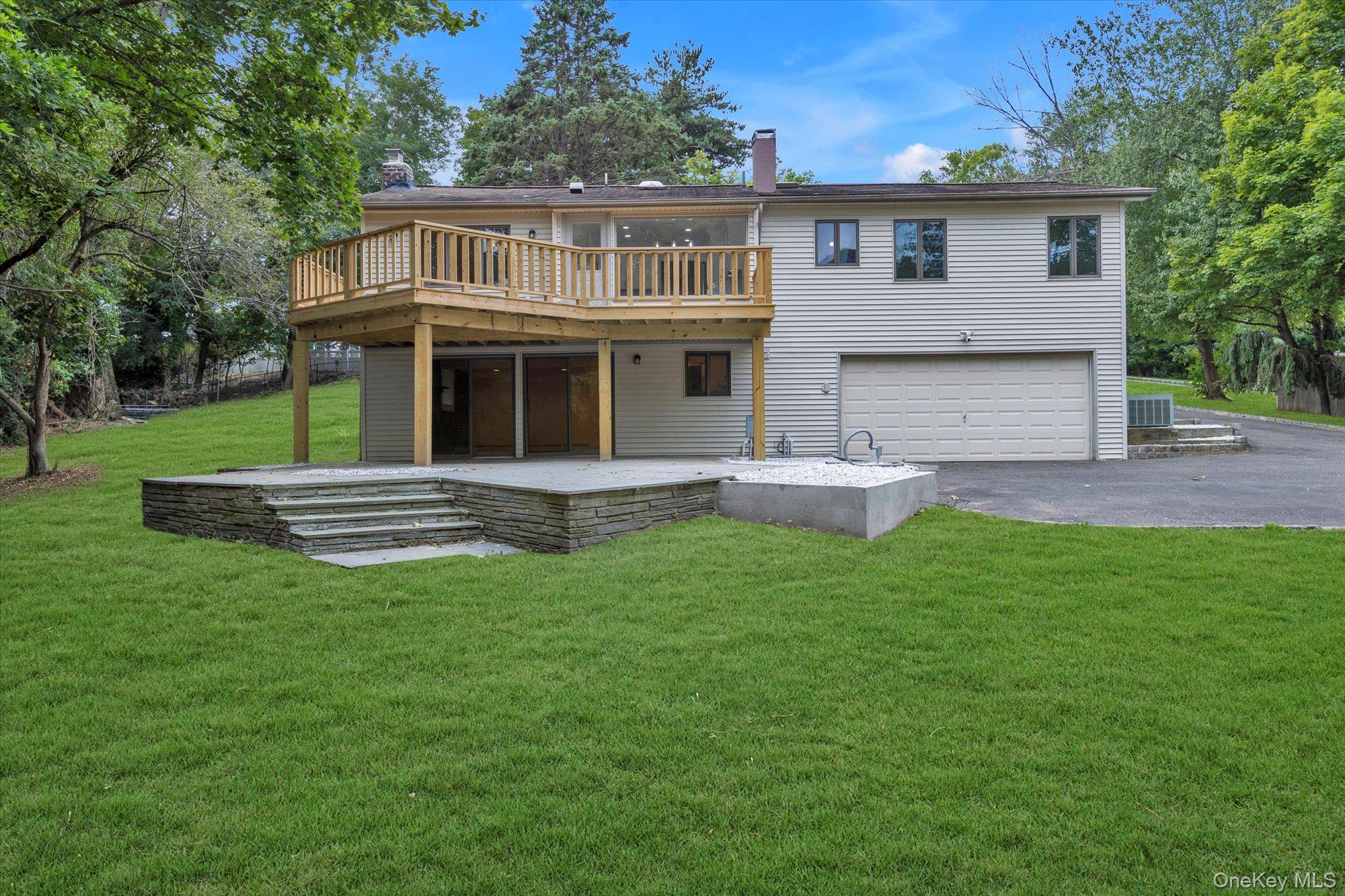 385 Salem Court, Hauppauge, NY 11788