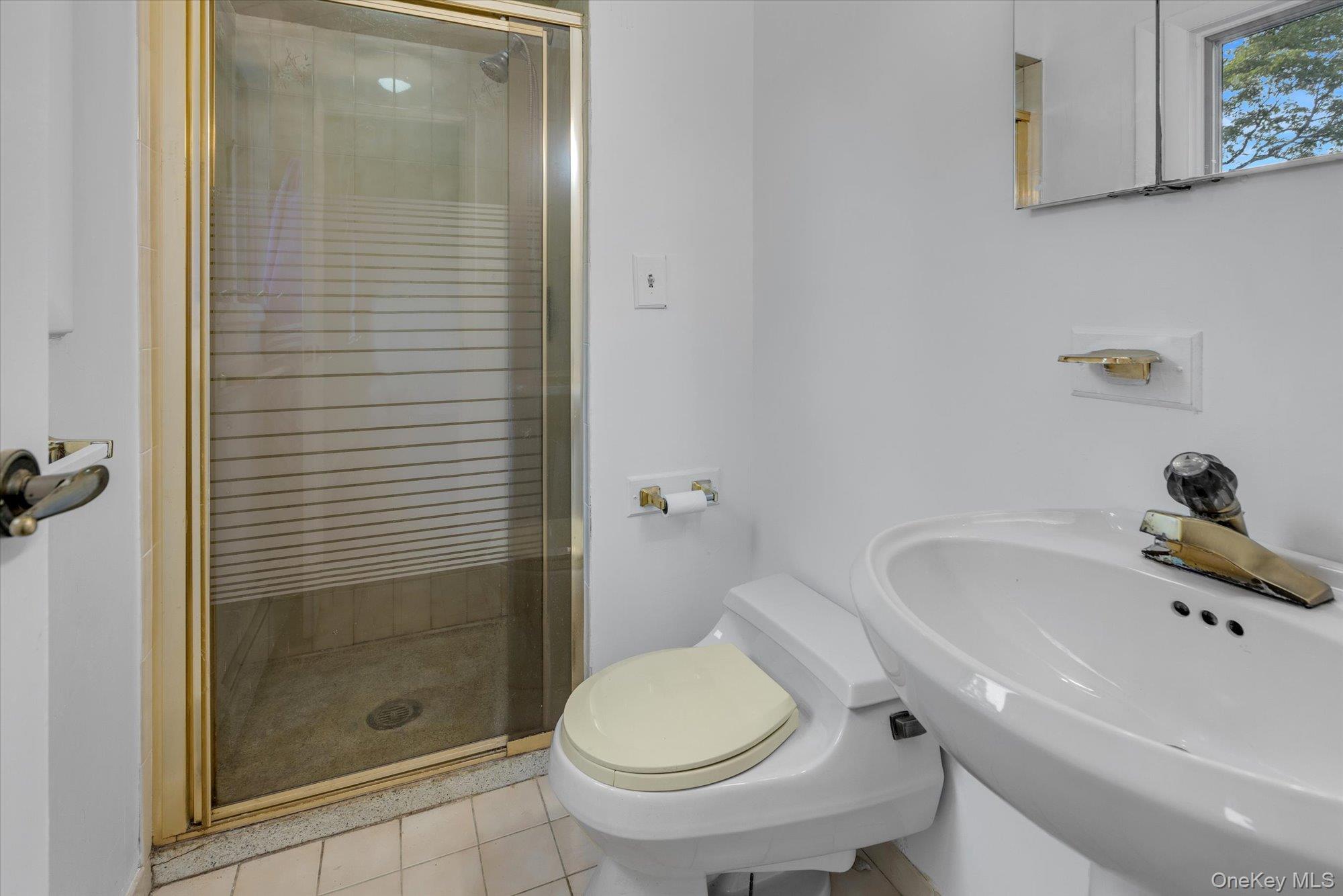 385 Salem Court, Hauppauge, NY 11788