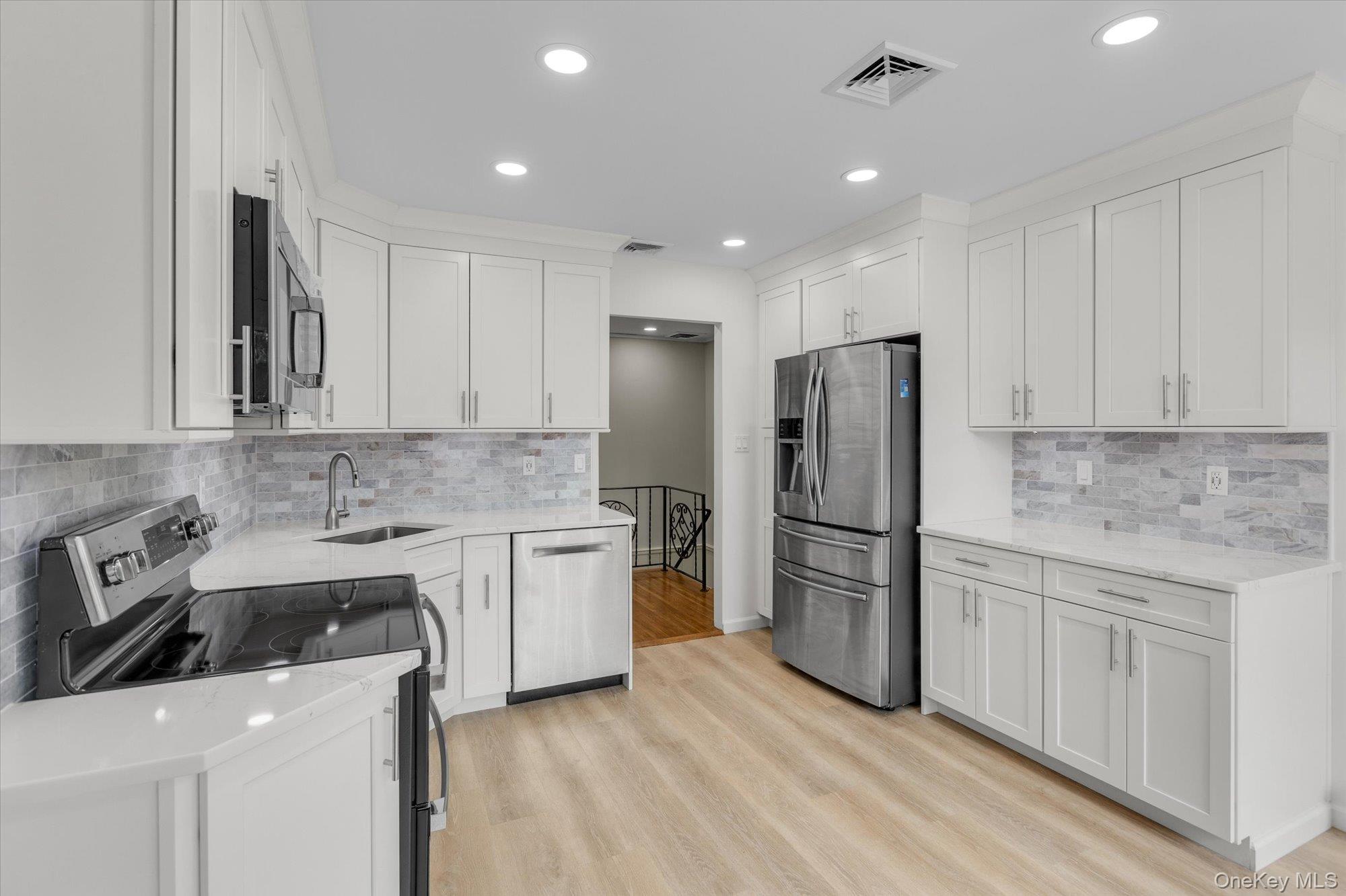 385 Salem Court, Hauppauge, NY 11788