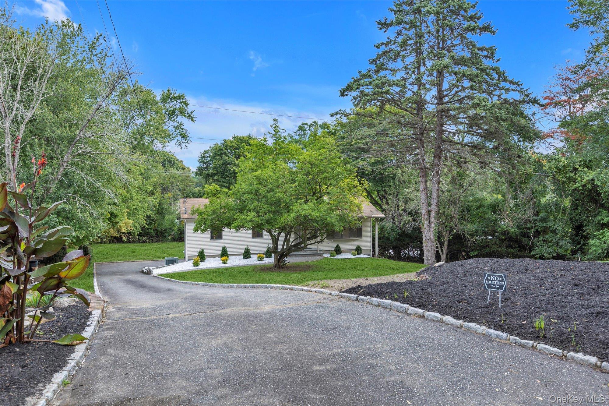 385 Salem Court, Hauppauge, NY 11788