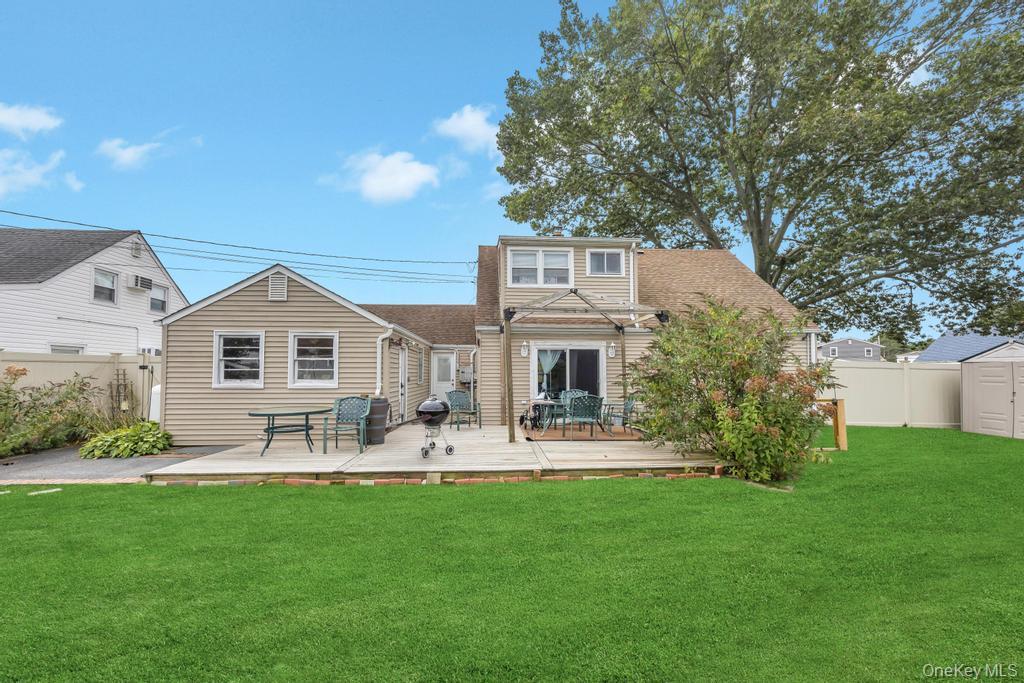 3 Snapdragon Lane, Levittown, NY 11756