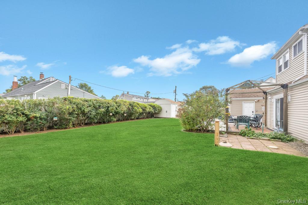 3 Snapdragon Lane, Levittown, NY 11756