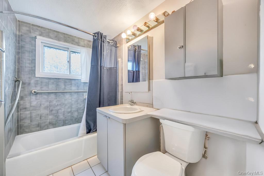 3 Snapdragon Lane, Levittown, NY 11756