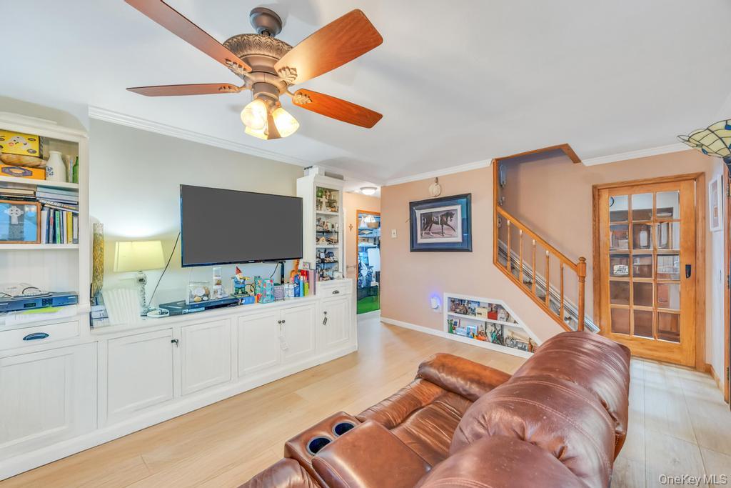 3 Snapdragon Lane, Levittown, NY 11756