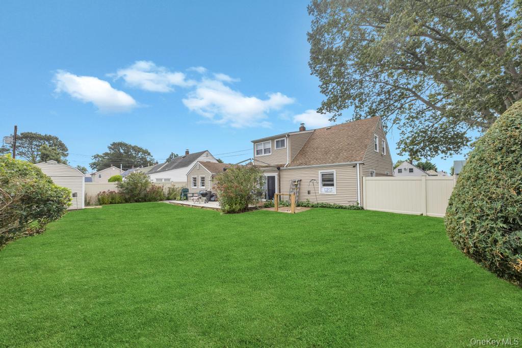 3 Snapdragon Lane, Levittown, NY 11756