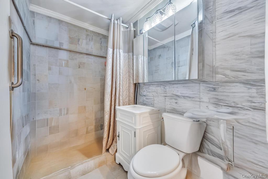 3 Snapdragon Lane, Levittown, NY 11756