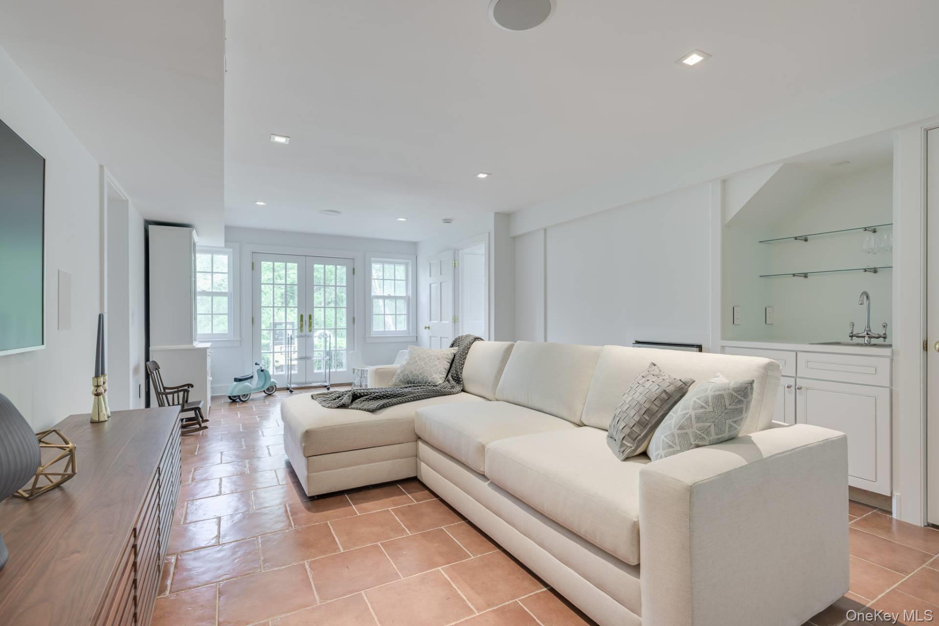 25 Henry Street, Sag Harbor, NY 11963