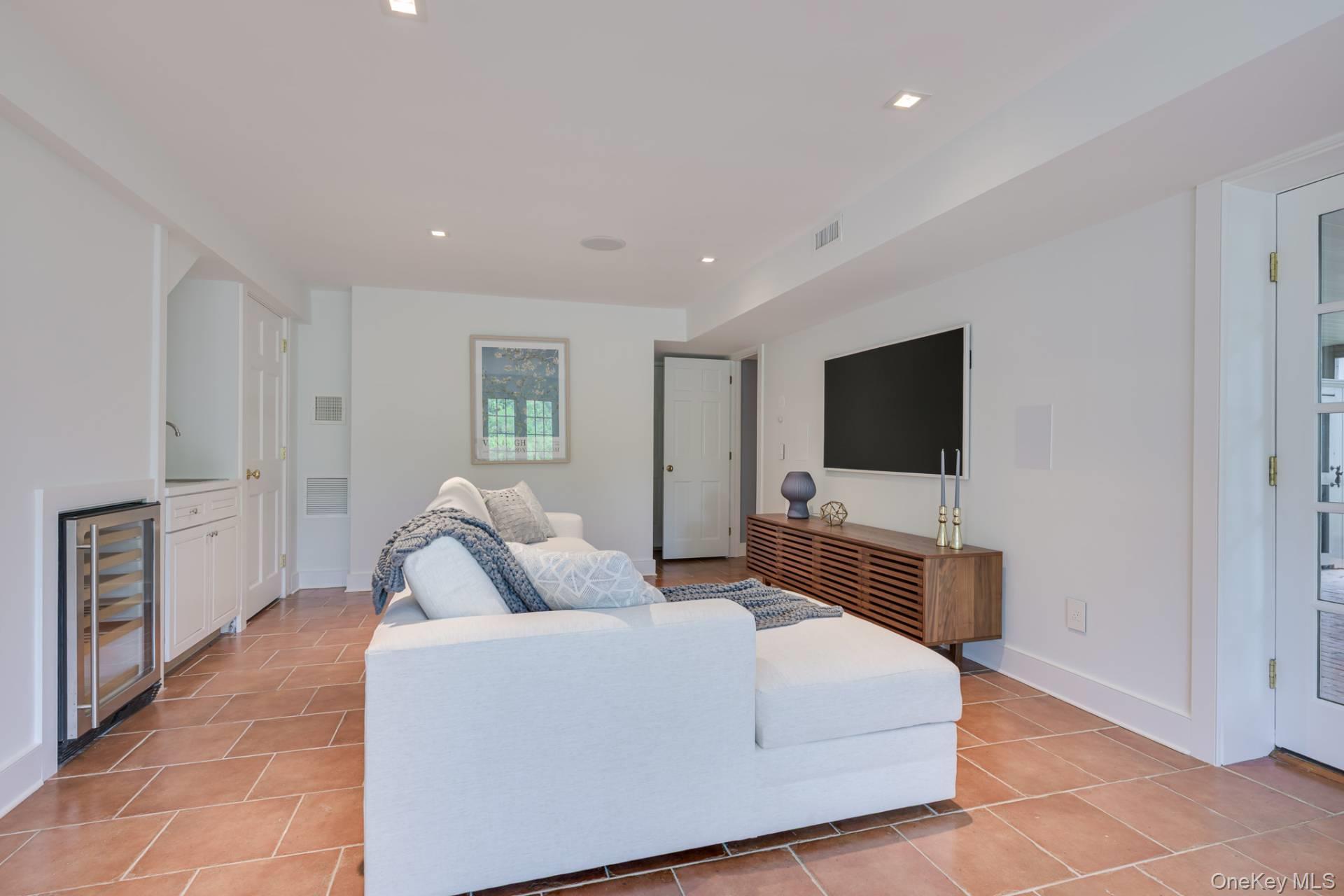 25 Henry Street, Sag Harbor, NY 11963