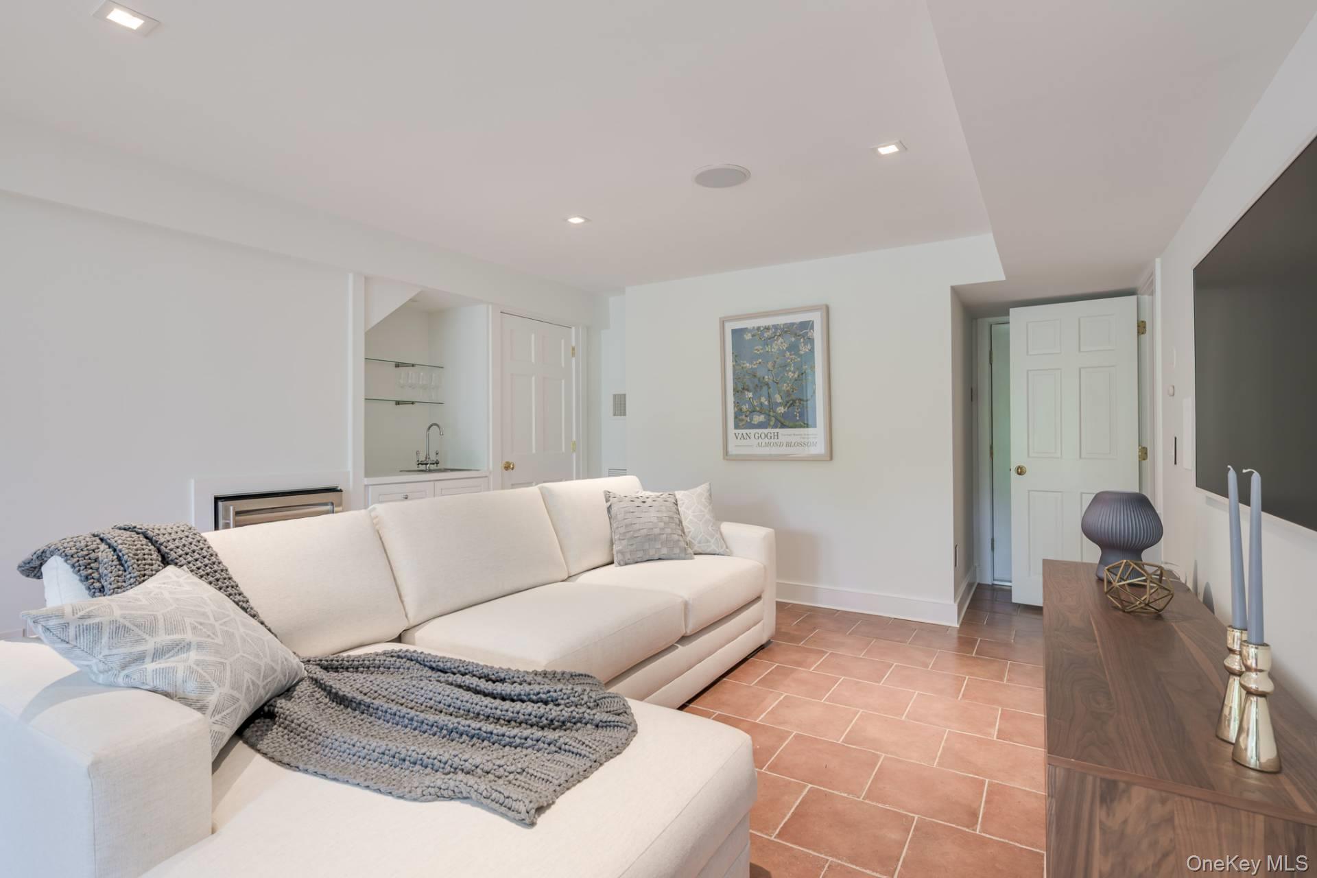 25 Henry Street, Sag Harbor, NY 11963