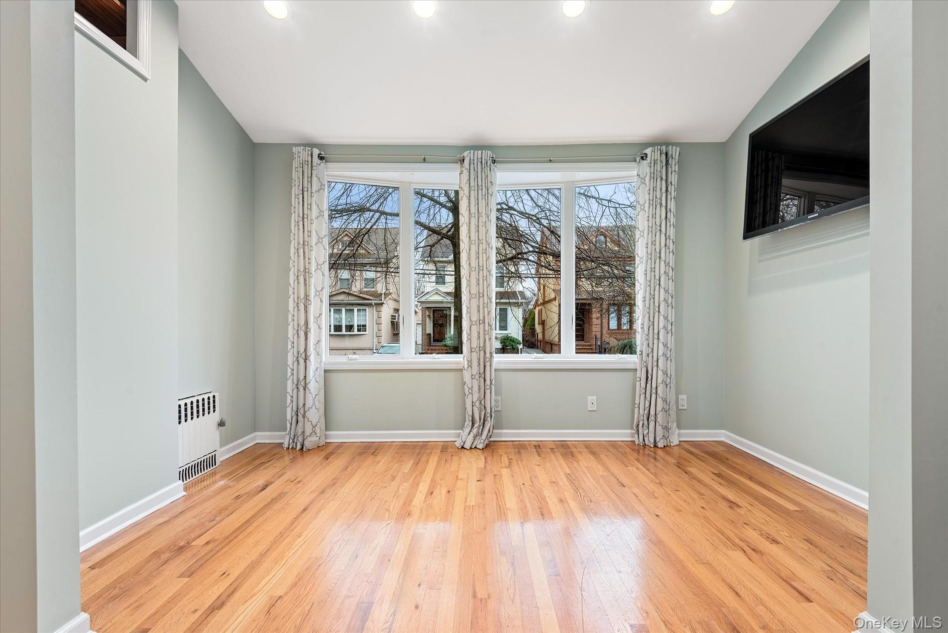 8921 Aubrey Avenue, Glendale, NY 11385