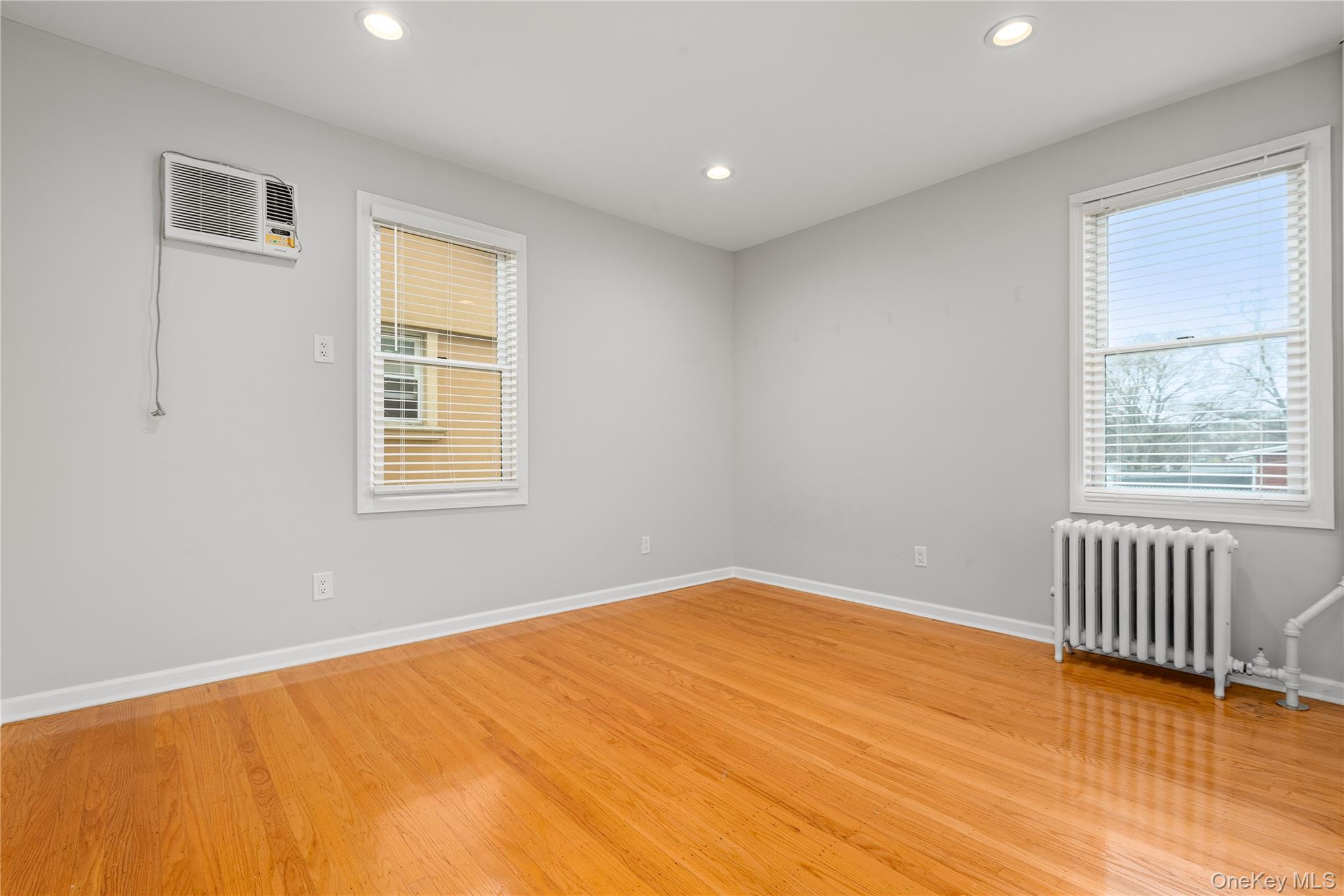 8921 Aubrey Avenue, Glendale, NY 11385