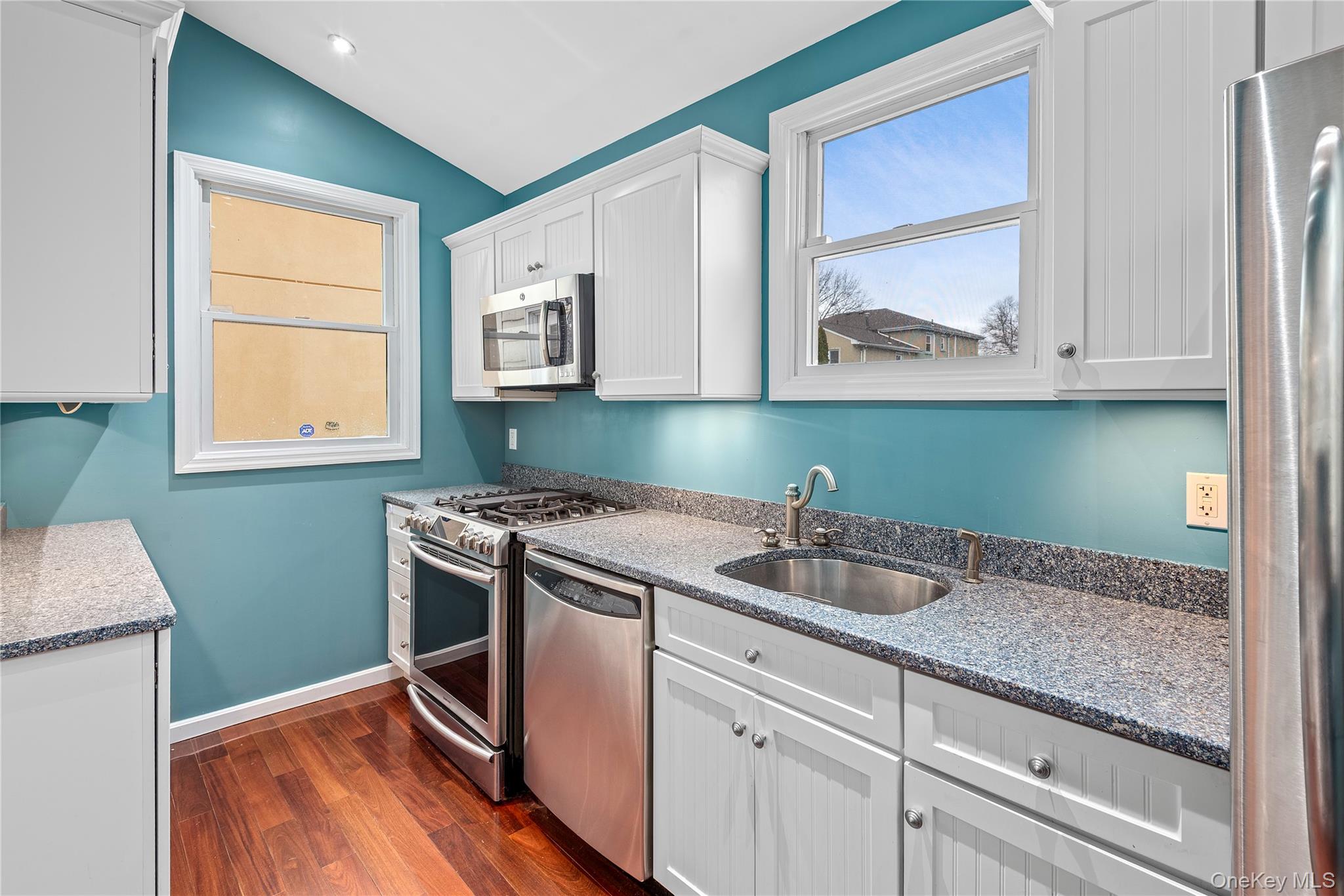 8921 Aubrey Avenue, Glendale, NY 11385