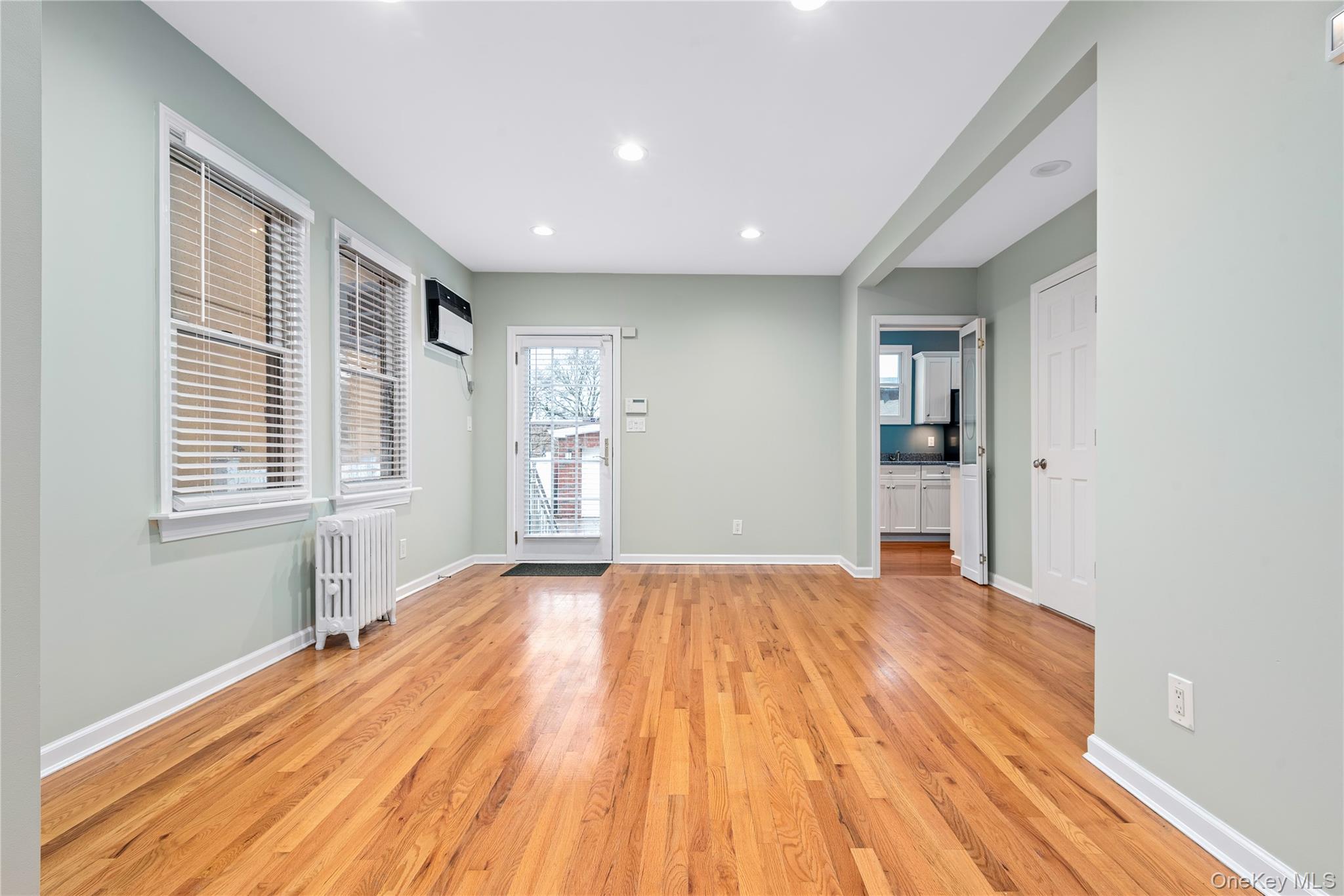 8921 Aubrey Avenue, Glendale, NY 11385