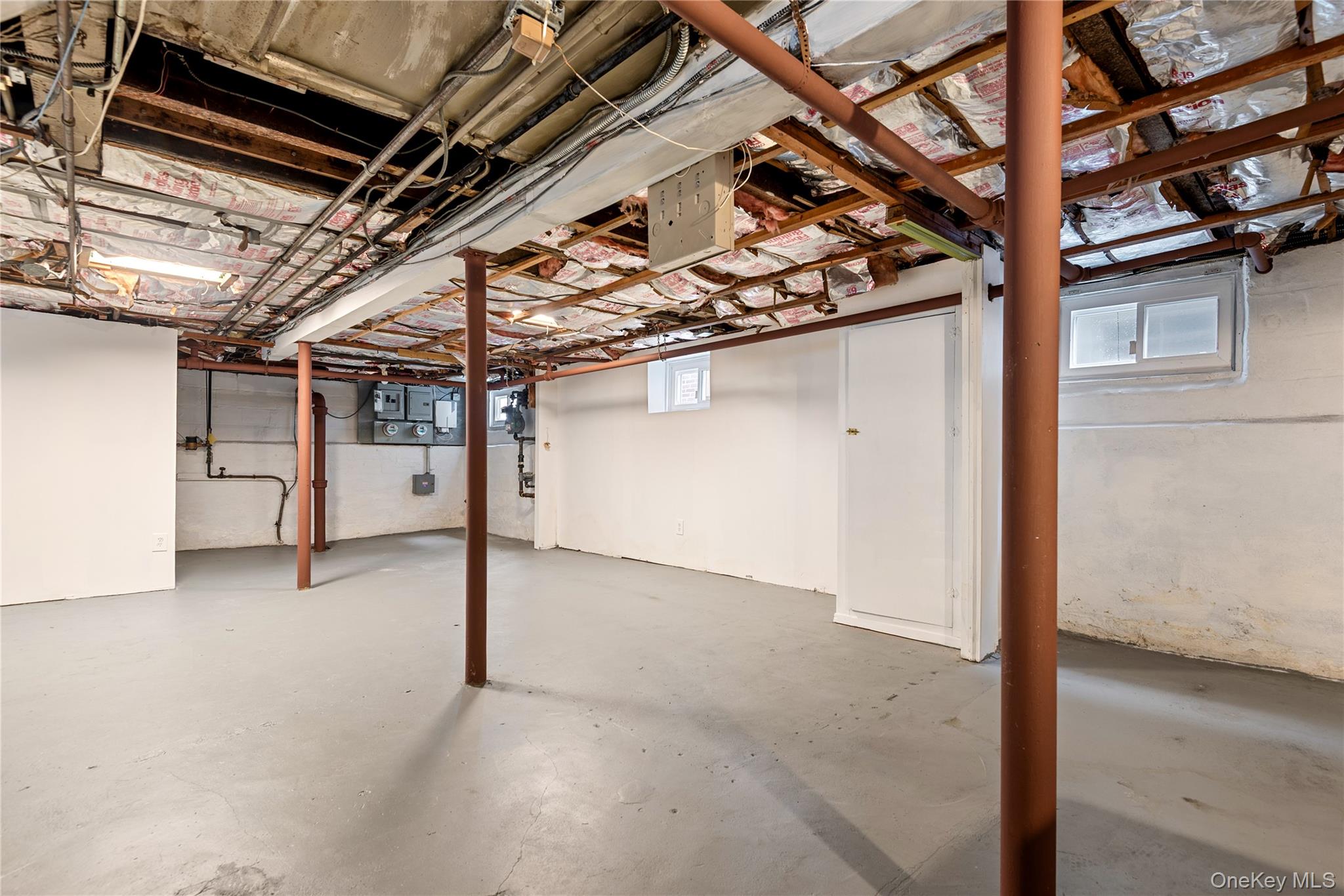 8921 Aubrey Avenue, Glendale, NY 11385