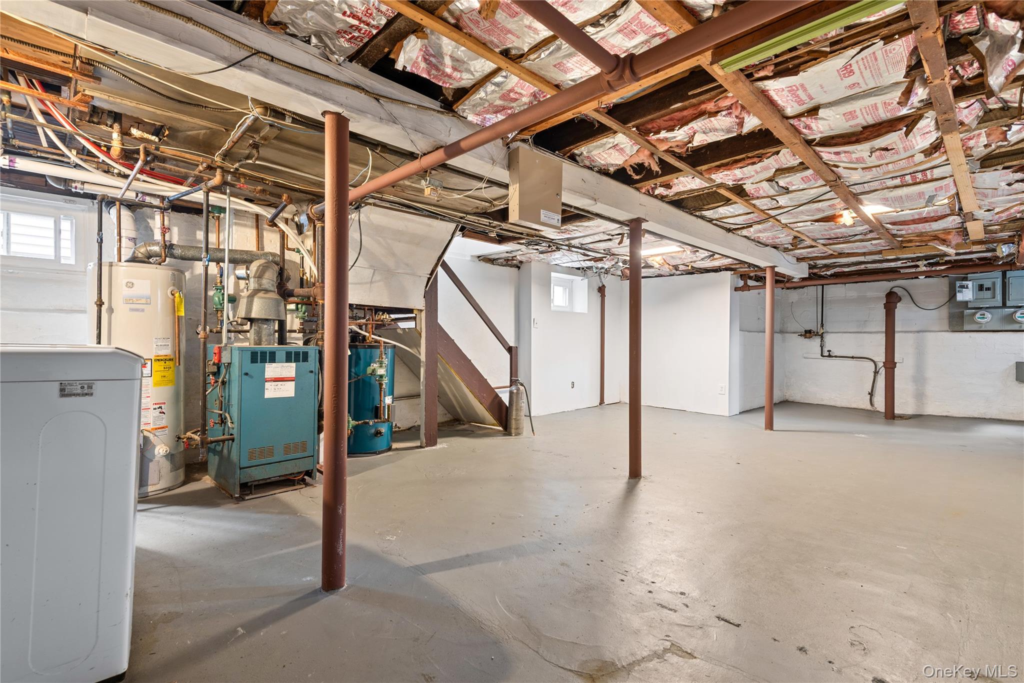 8921 Aubrey Avenue, Glendale, NY 11385