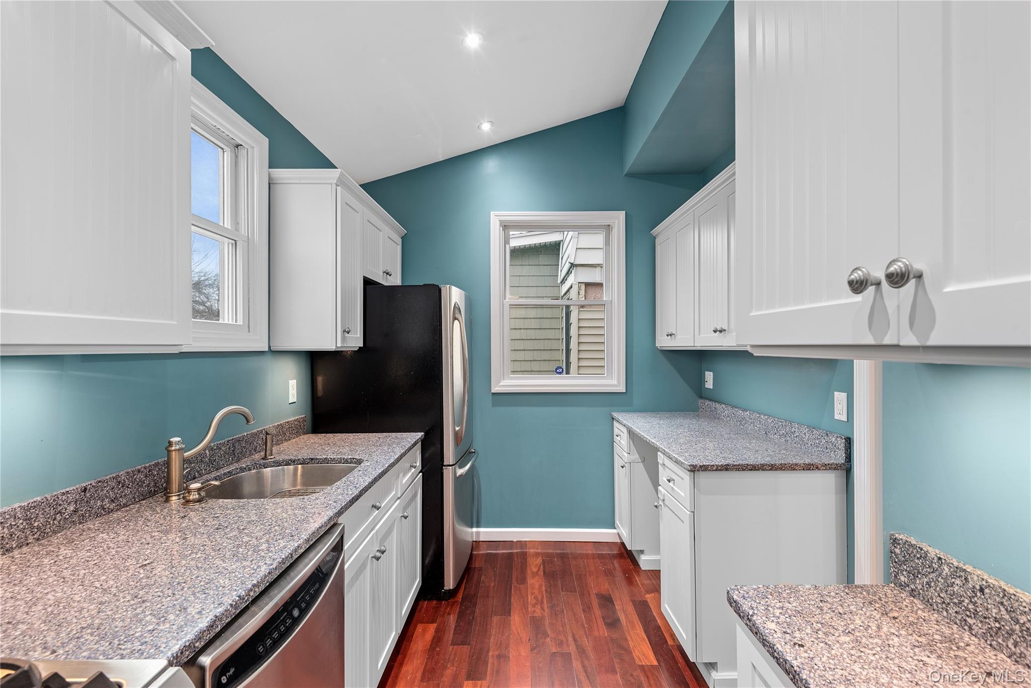 8921 Aubrey Avenue, Glendale, NY 11385