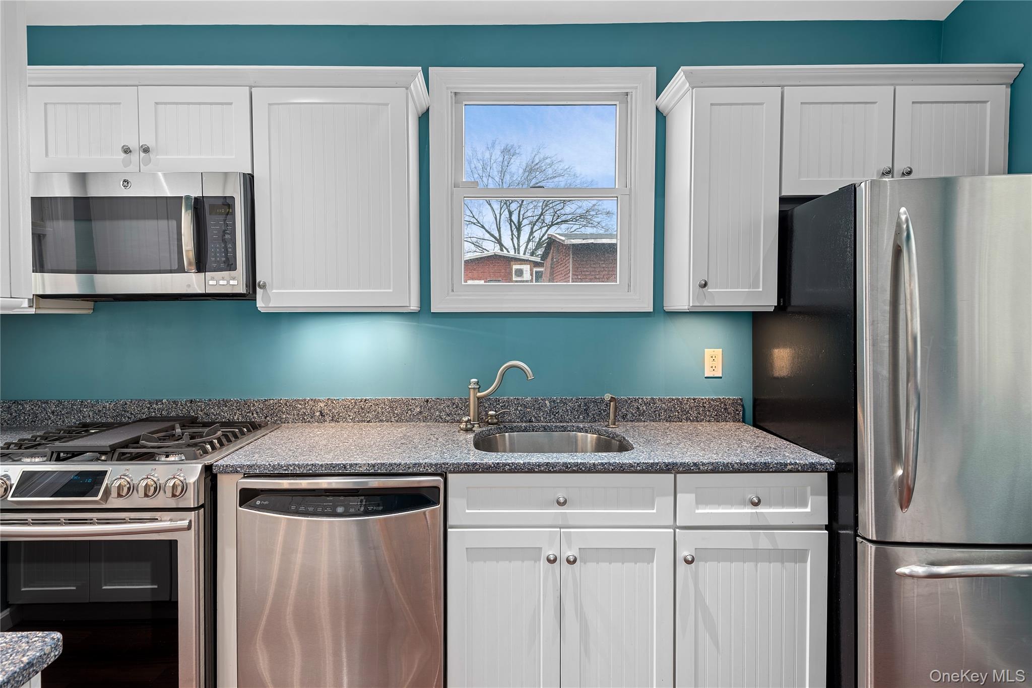 8921 Aubrey Avenue, Glendale, NY 11385