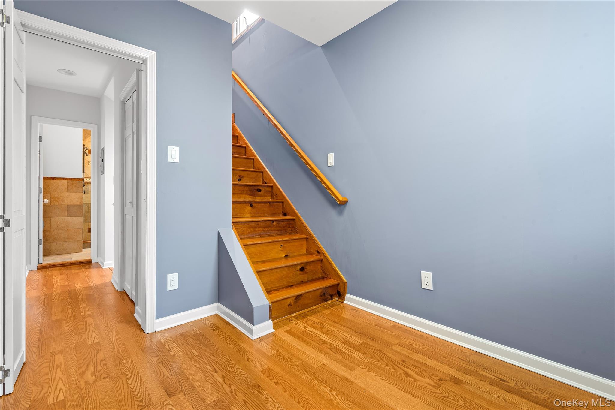 8921 Aubrey Avenue, Glendale, NY 11385