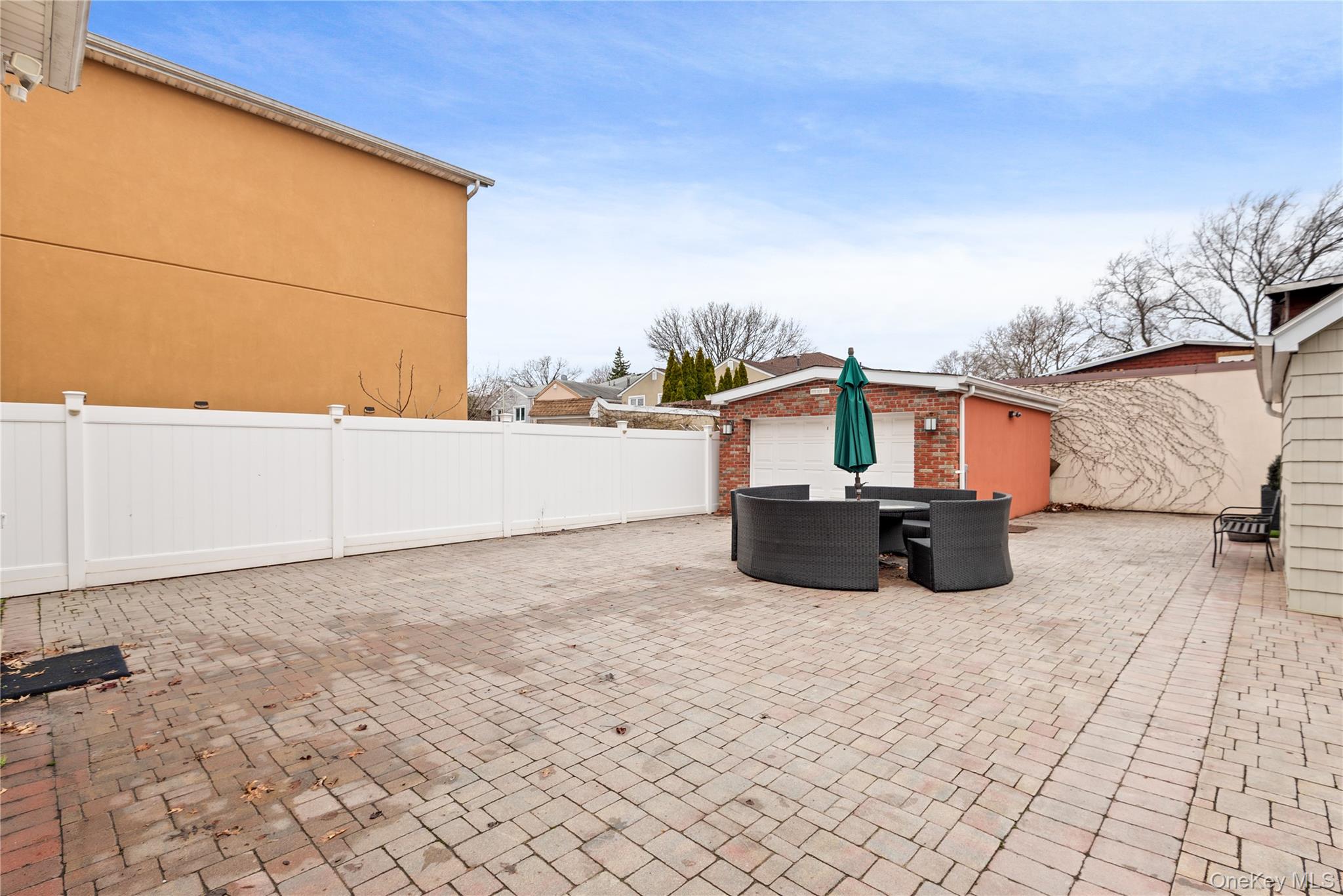 8921 Aubrey Avenue, Glendale, NY 11385