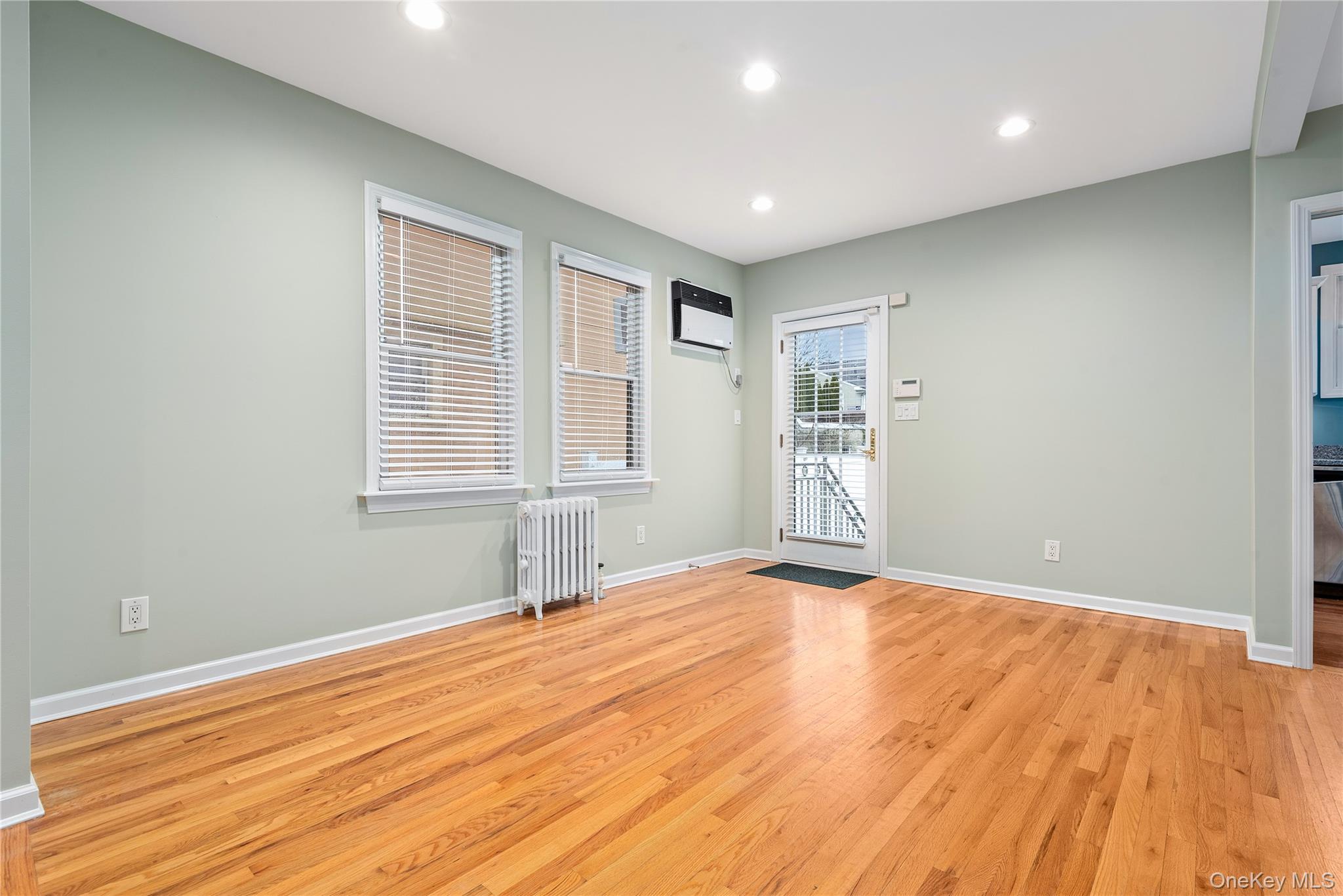 8921 Aubrey Avenue, Glendale, NY 11385