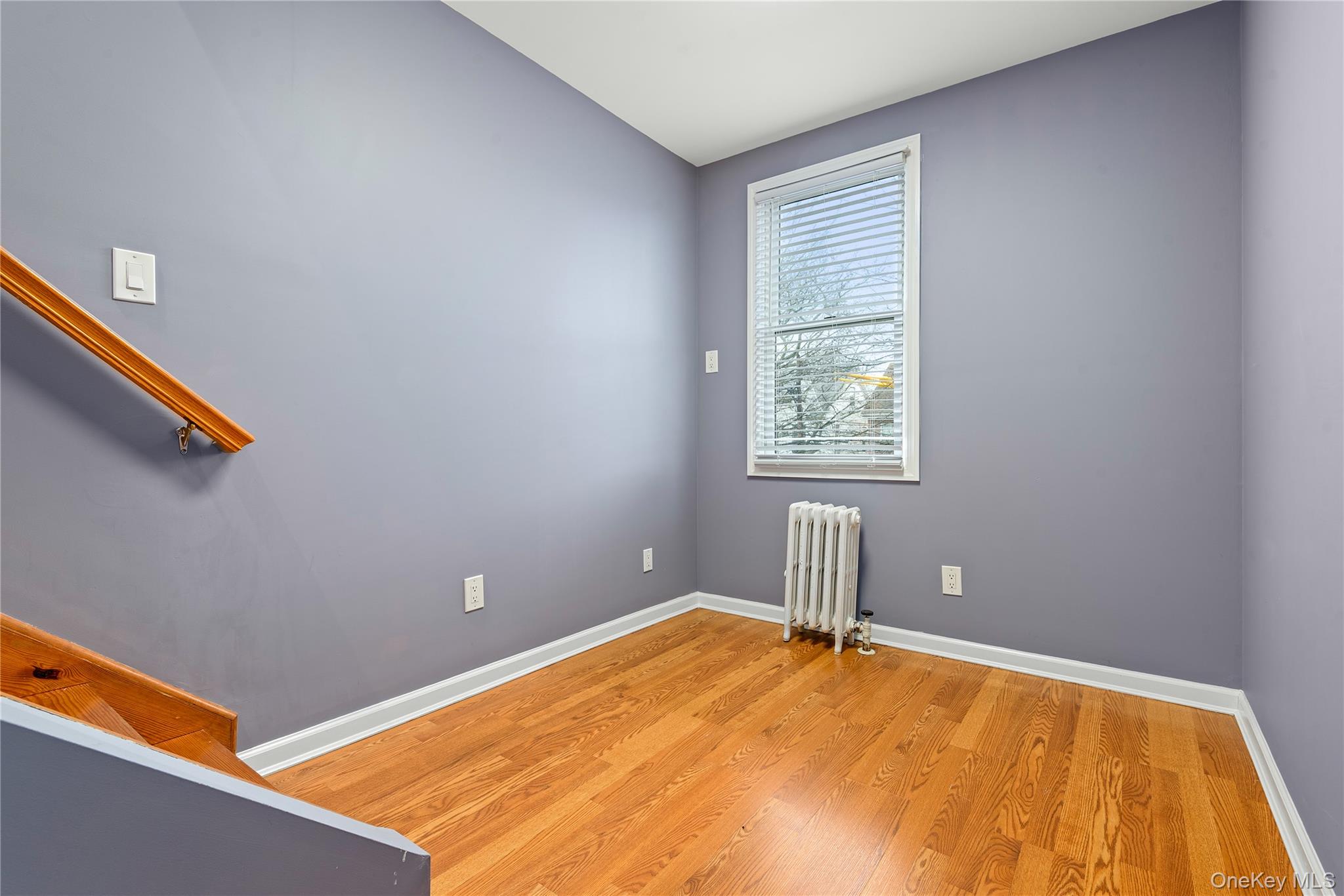 8921 Aubrey Avenue, Glendale, NY 11385