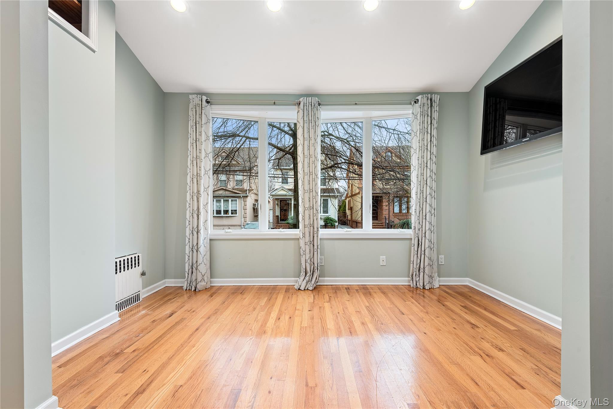 8921 Aubrey Avenue, Glendale, NY 11385