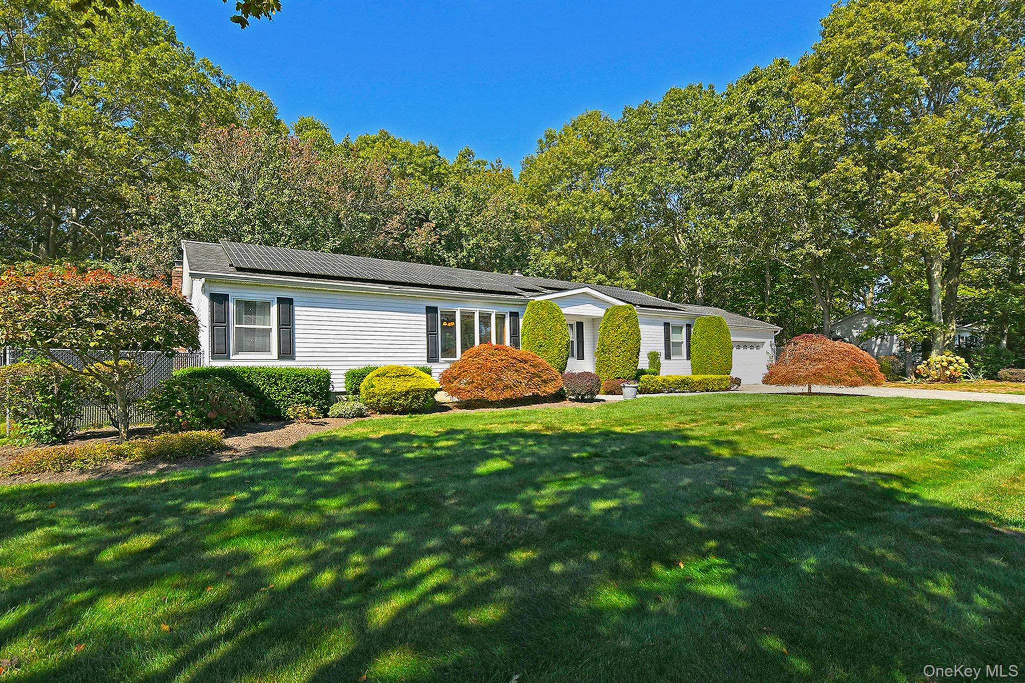 96 10th Avenue, Holtsville, NY 11742