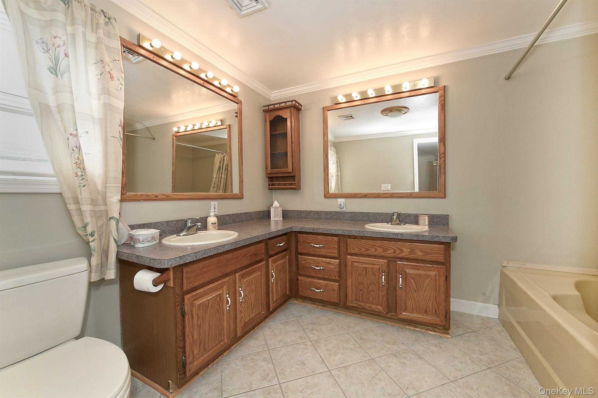 96 10th Avenue, Holtsville, NY 11742