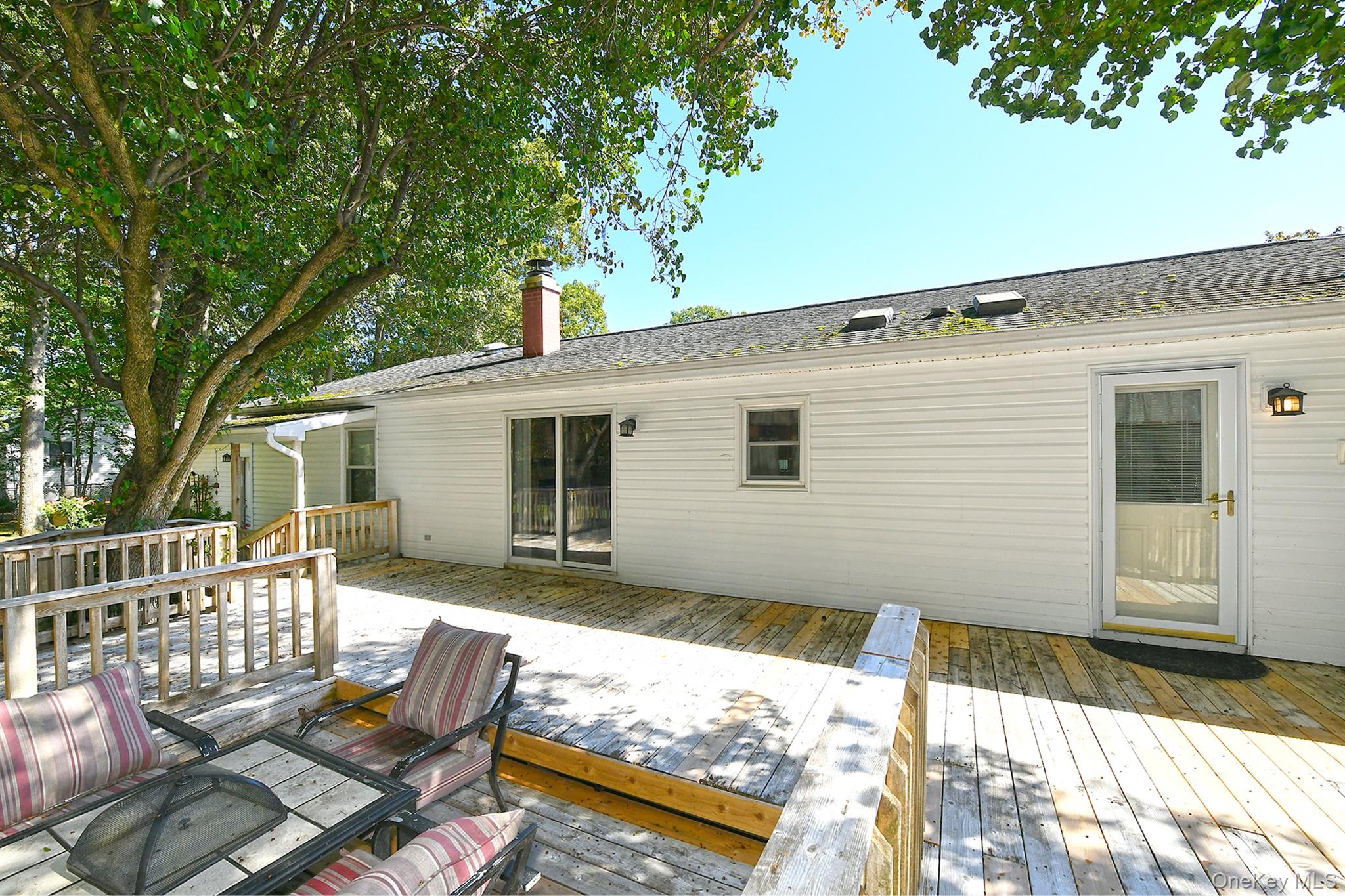 96 10th Avenue, Holtsville, NY 11742