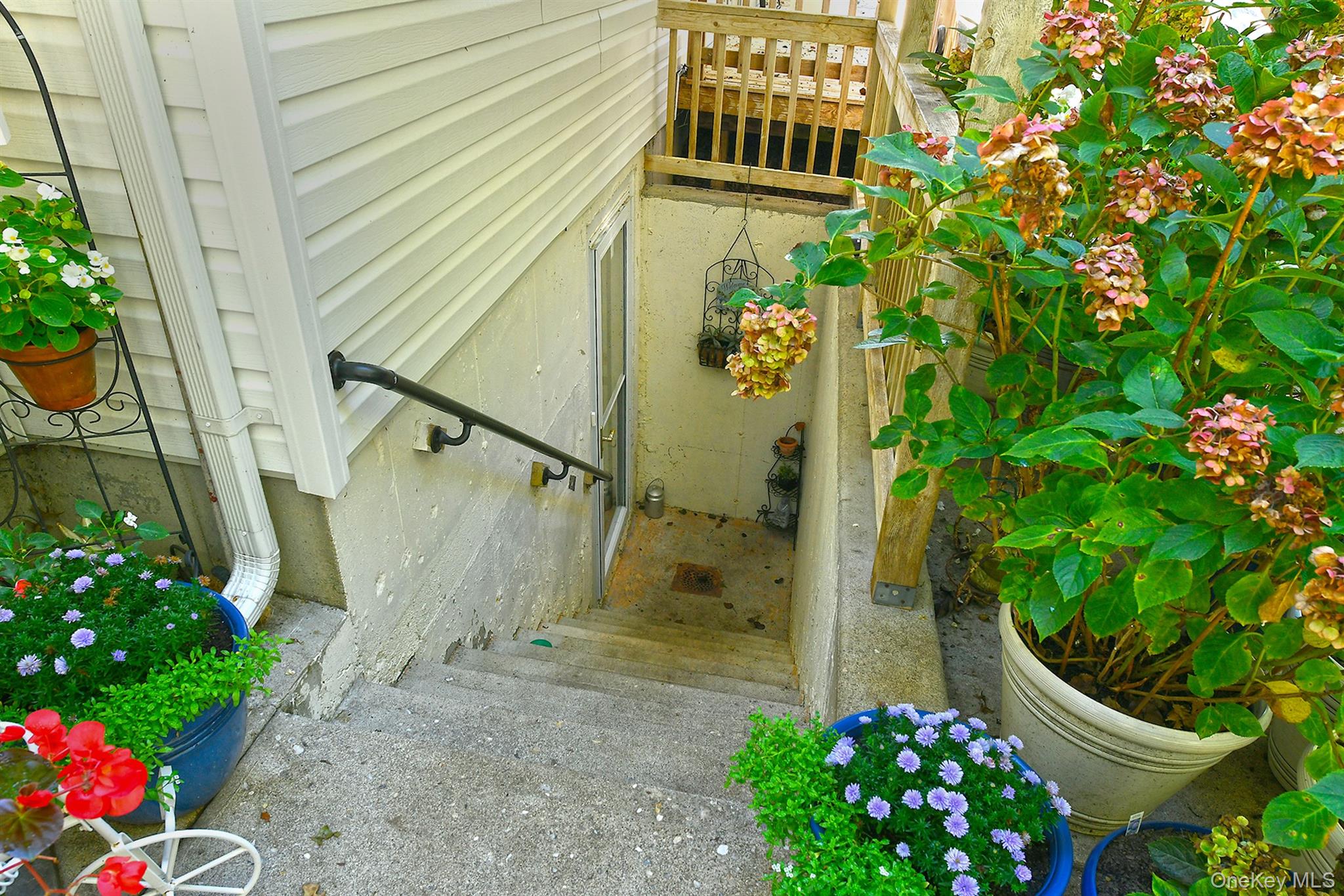 96 10th Avenue, Holtsville, NY 11742