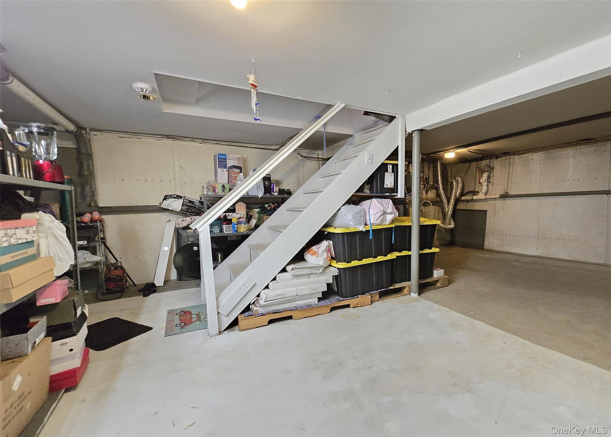 10 Hyde Lane, Coram, NY 11727