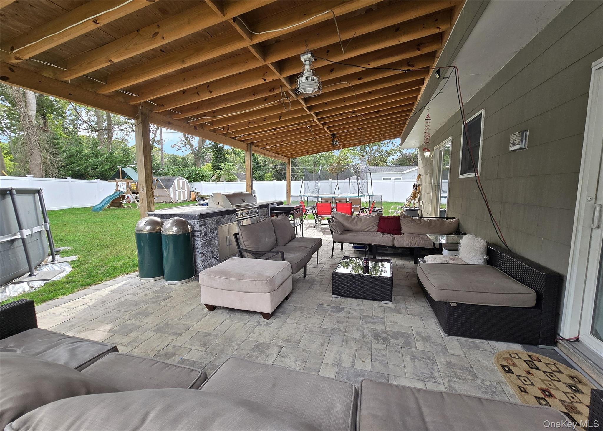 10 Hyde Lane, Coram, NY 11727