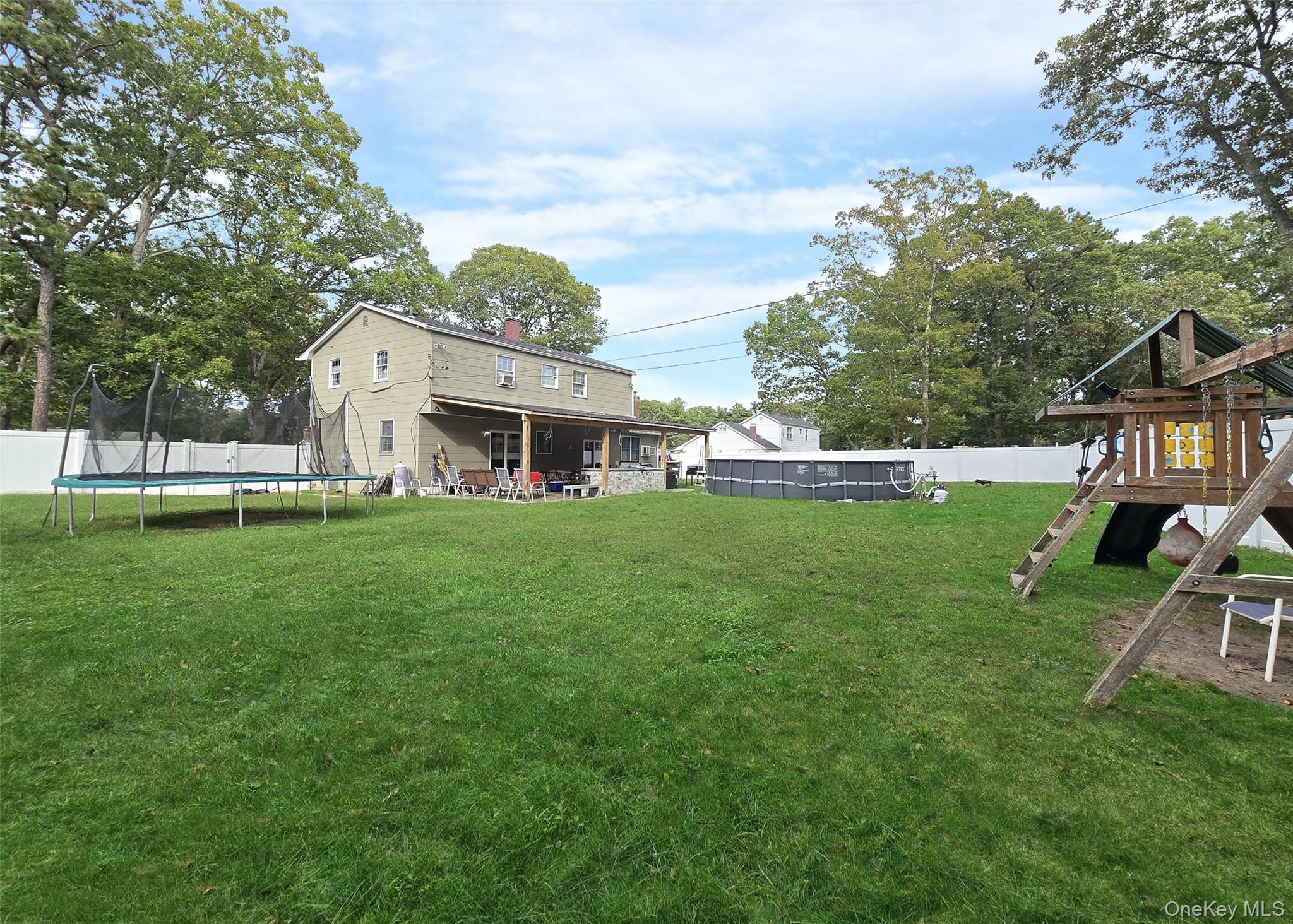 10 Hyde Lane, Coram, NY 11727