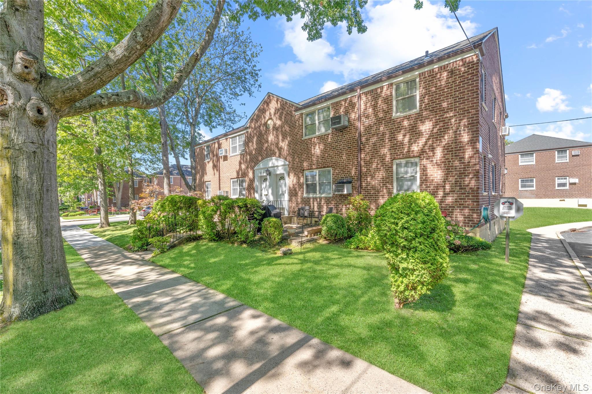 251-75 61st Avenue # #2-701, Little Neck, NY 11362