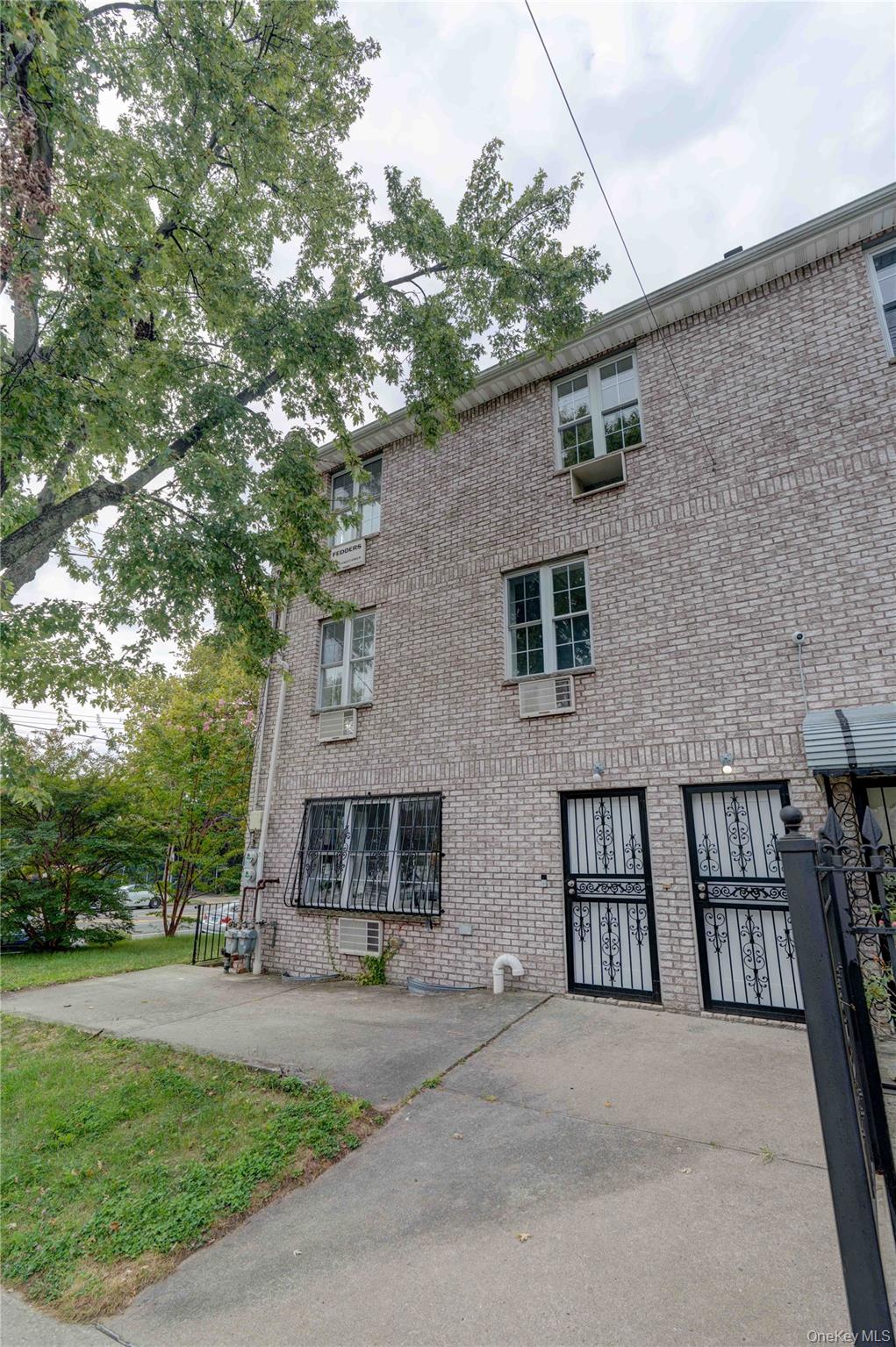 1056 E 215th Street, Bronx, NY 10469