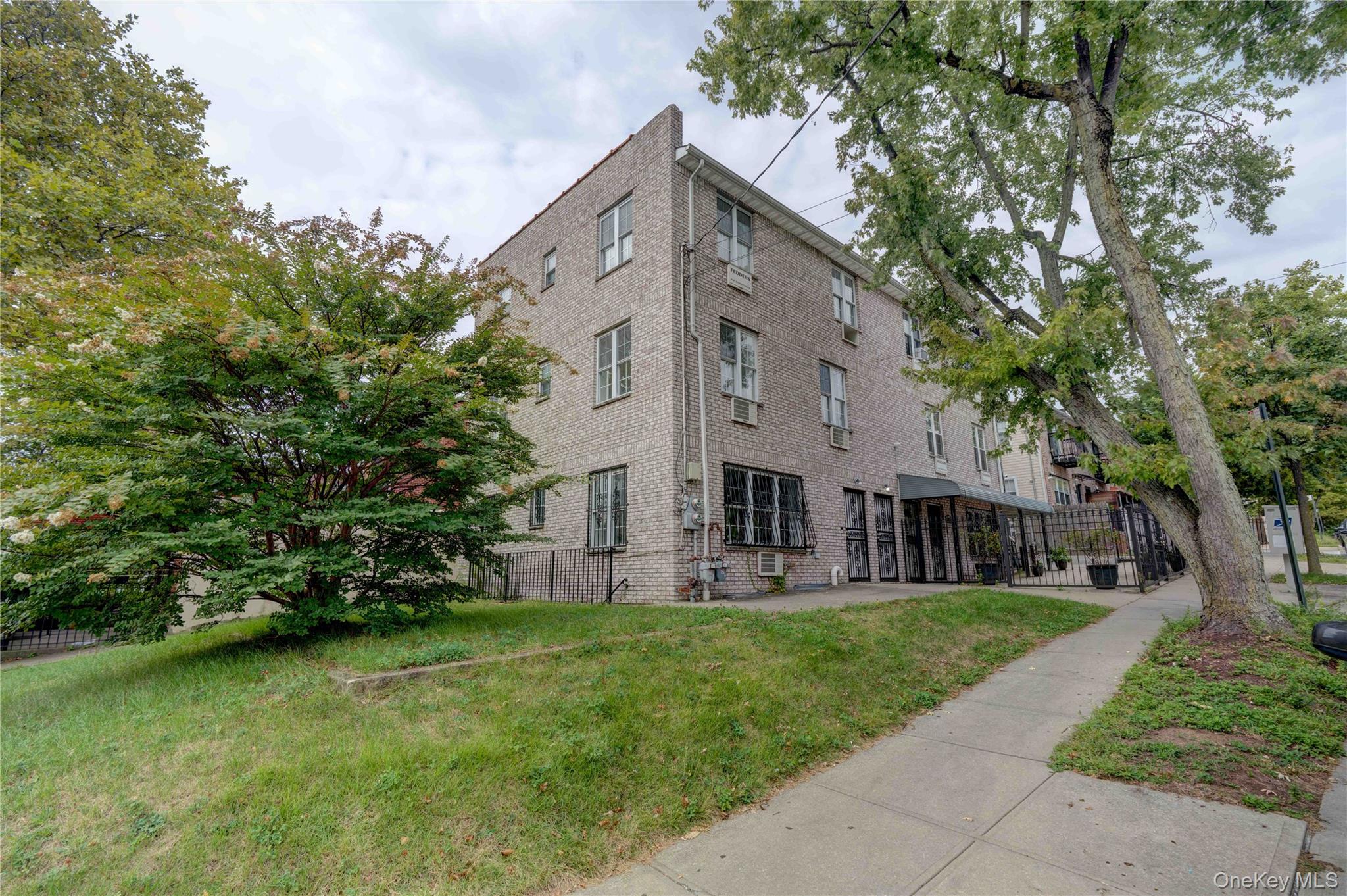 1056 E 215th Street, Bronx, NY 10469