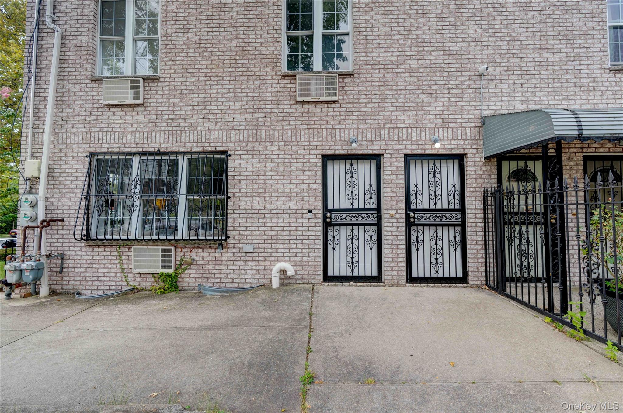 1056 E 215th Street, Bronx, NY 10469