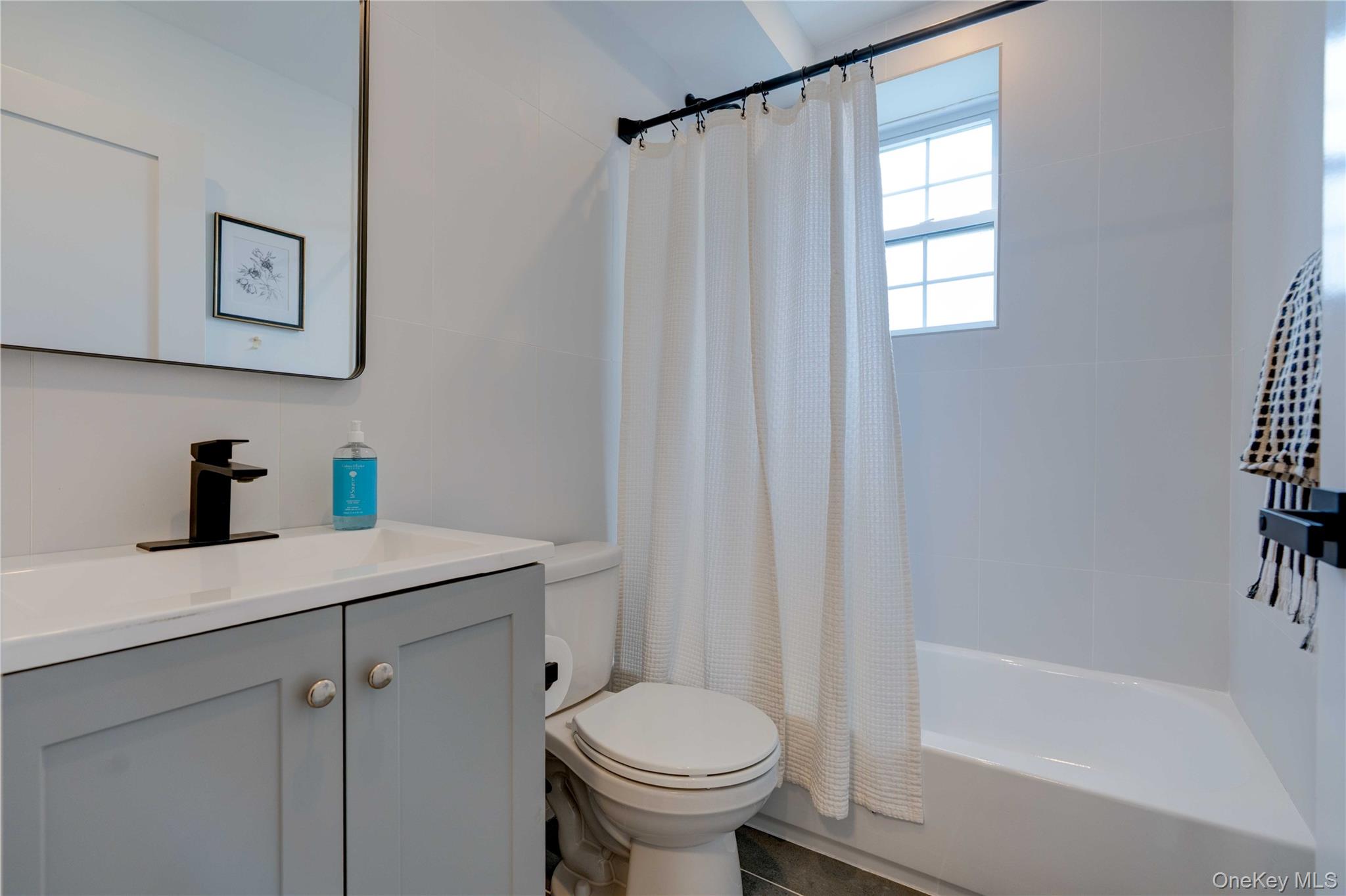 1056 E 215th Street, Bronx, NY 10469