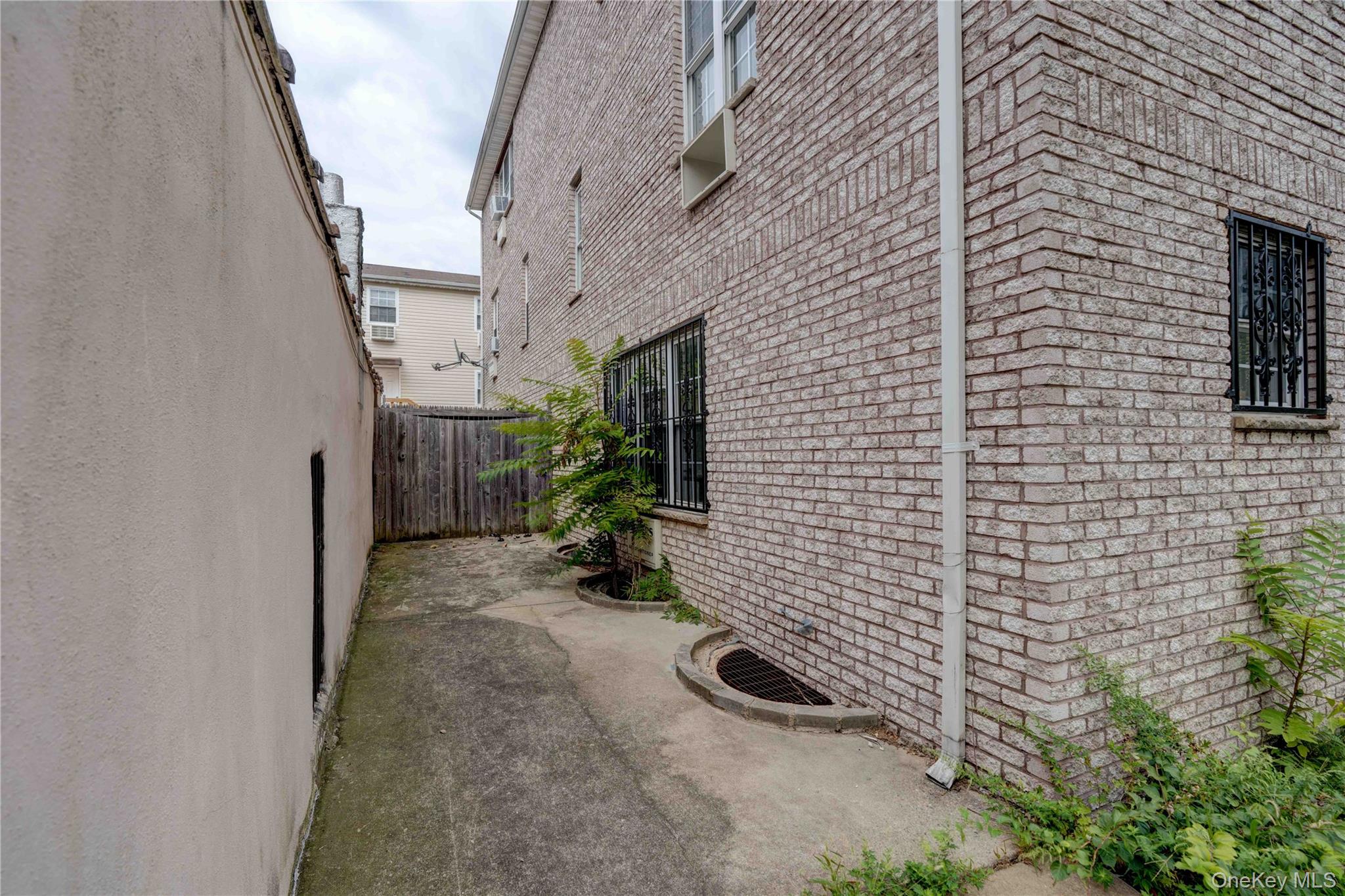 1056 E 215th Street, Bronx, NY 10469