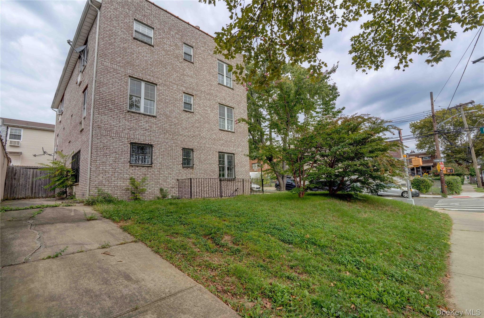 1056 E 215th Street, Bronx, NY 10469