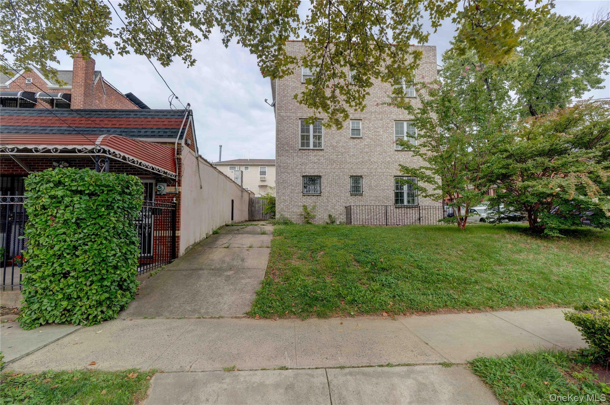 1056 E 215th Street, Bronx, NY 10469